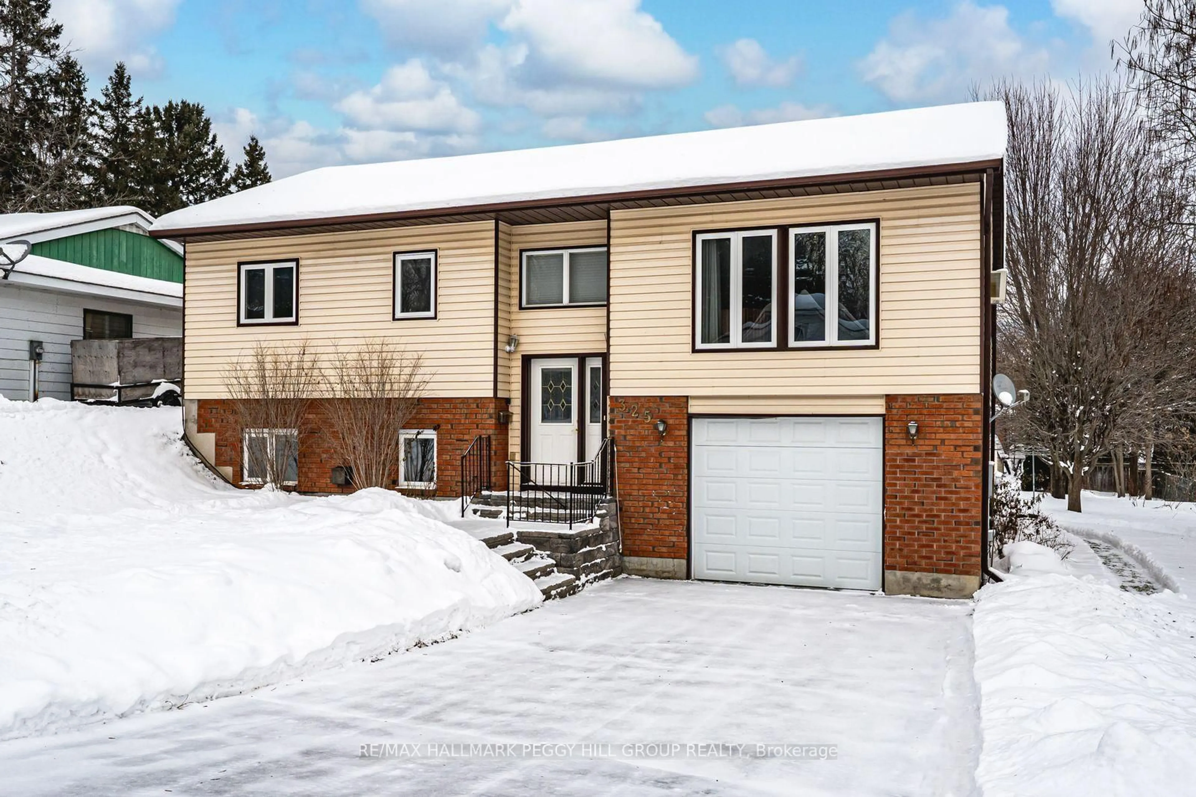 Unknown for 325 Ouida St, Tay Ontario L0K 2C0