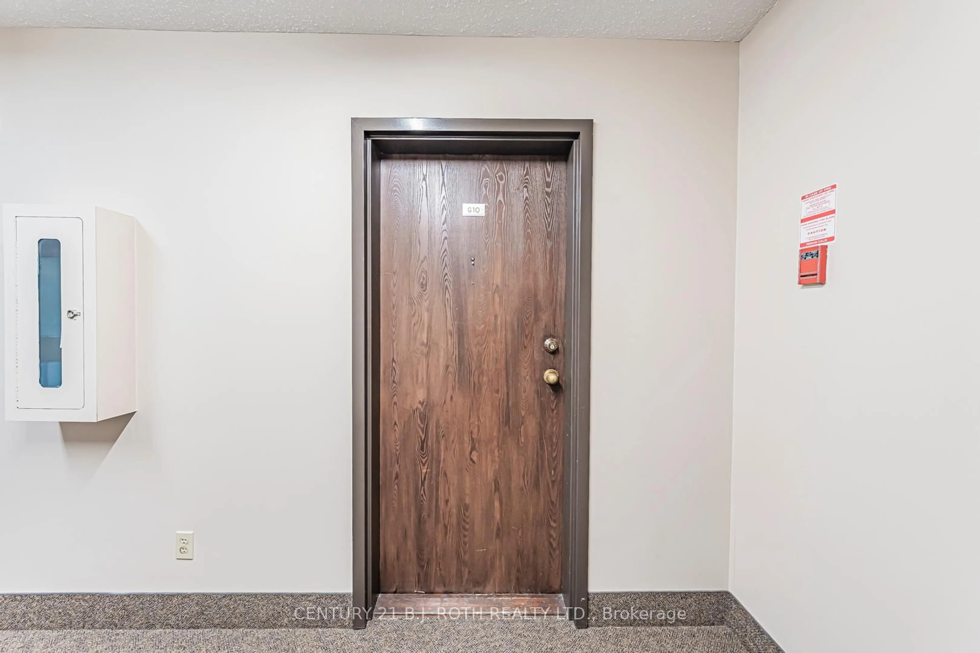 Indoor foyer for 147 EDGEHILL Dr #G10, Barrie Ontario L4N 1L9