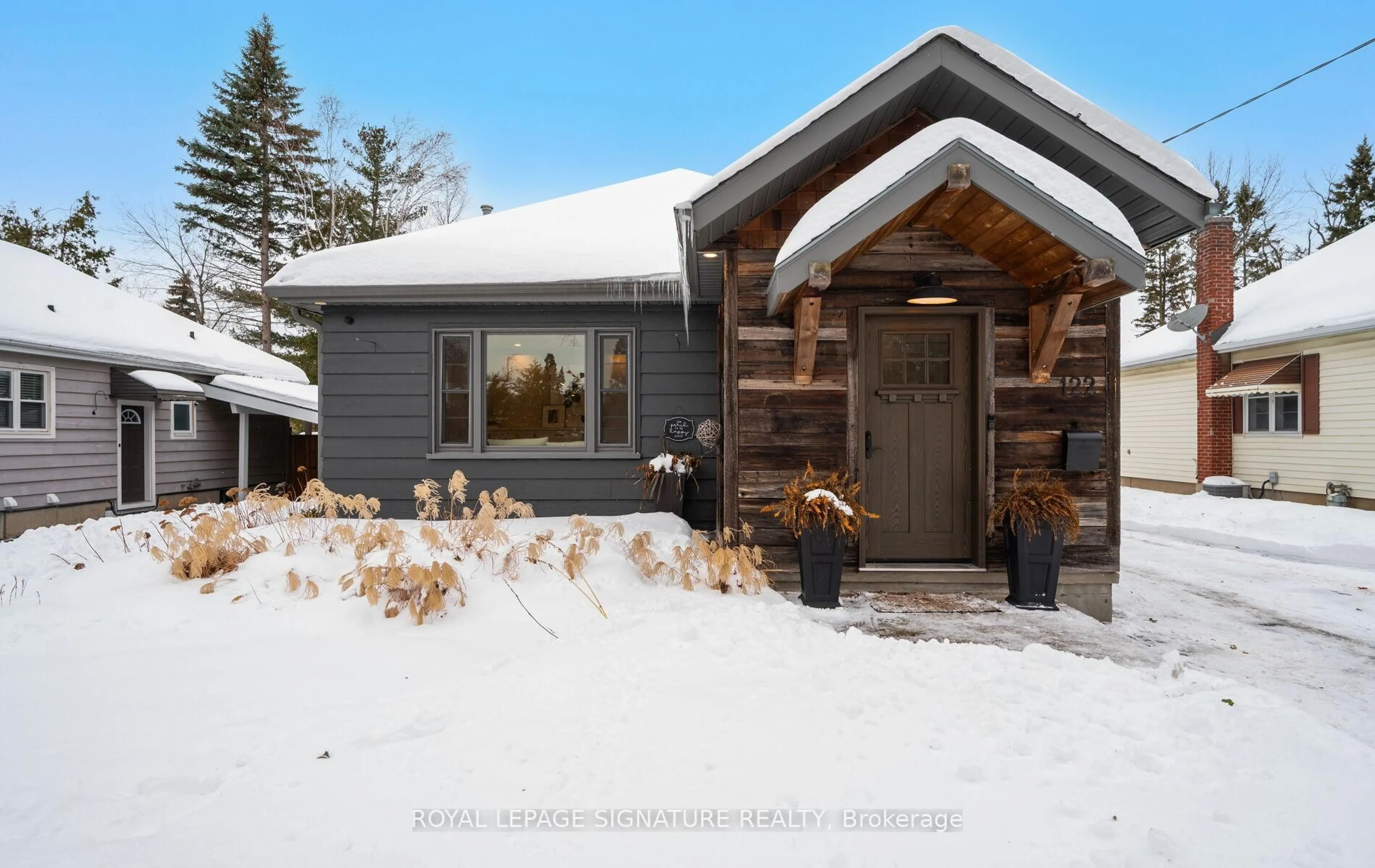 Unknown for 122 Queen St, Barrie Ontario L4M 1Z5