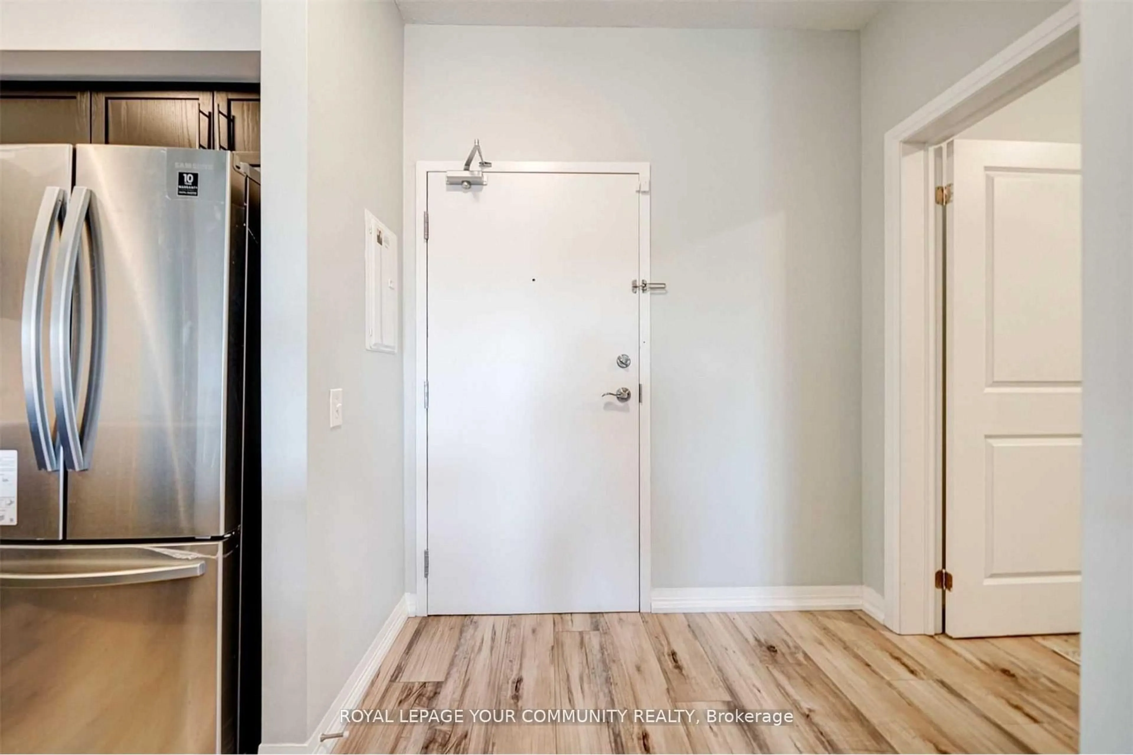 Indoor entryway for 295 Cundles Rd #304, Barrie Ontario L4E 1A2