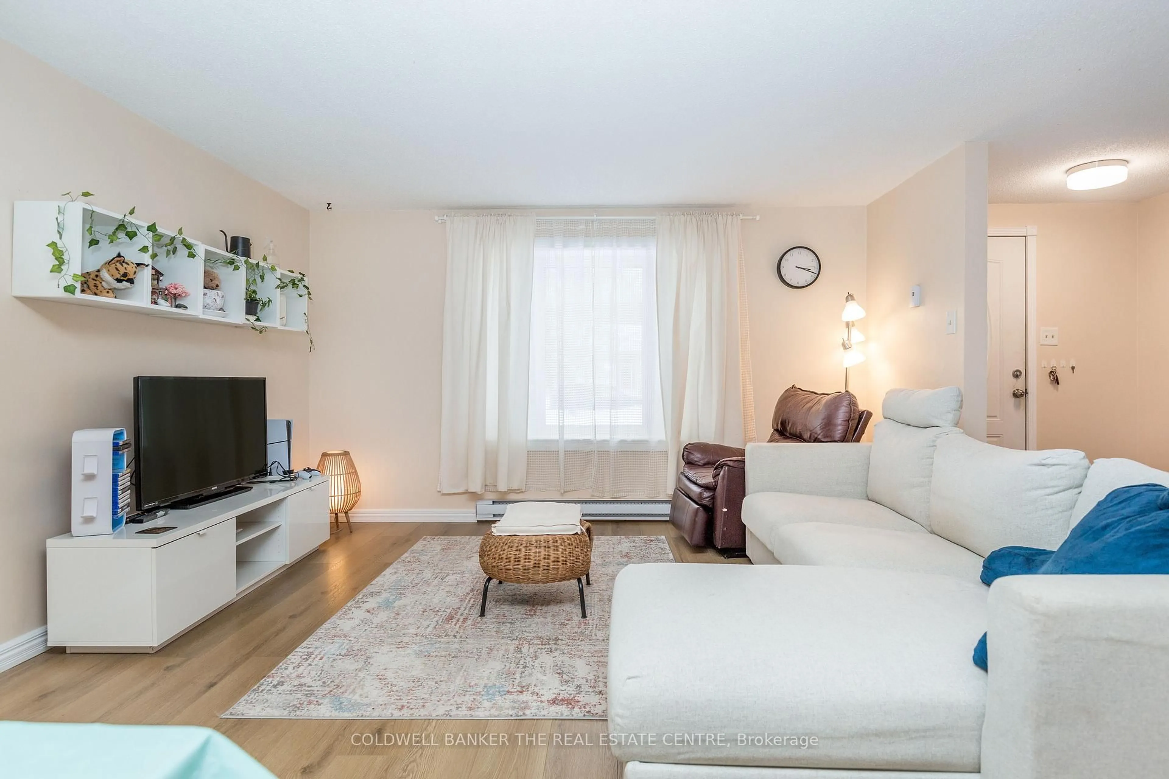 Living room with furniture, wood/laminate floor for 321 Sunnidale Rd, Barrie Ontario L4N 5R1