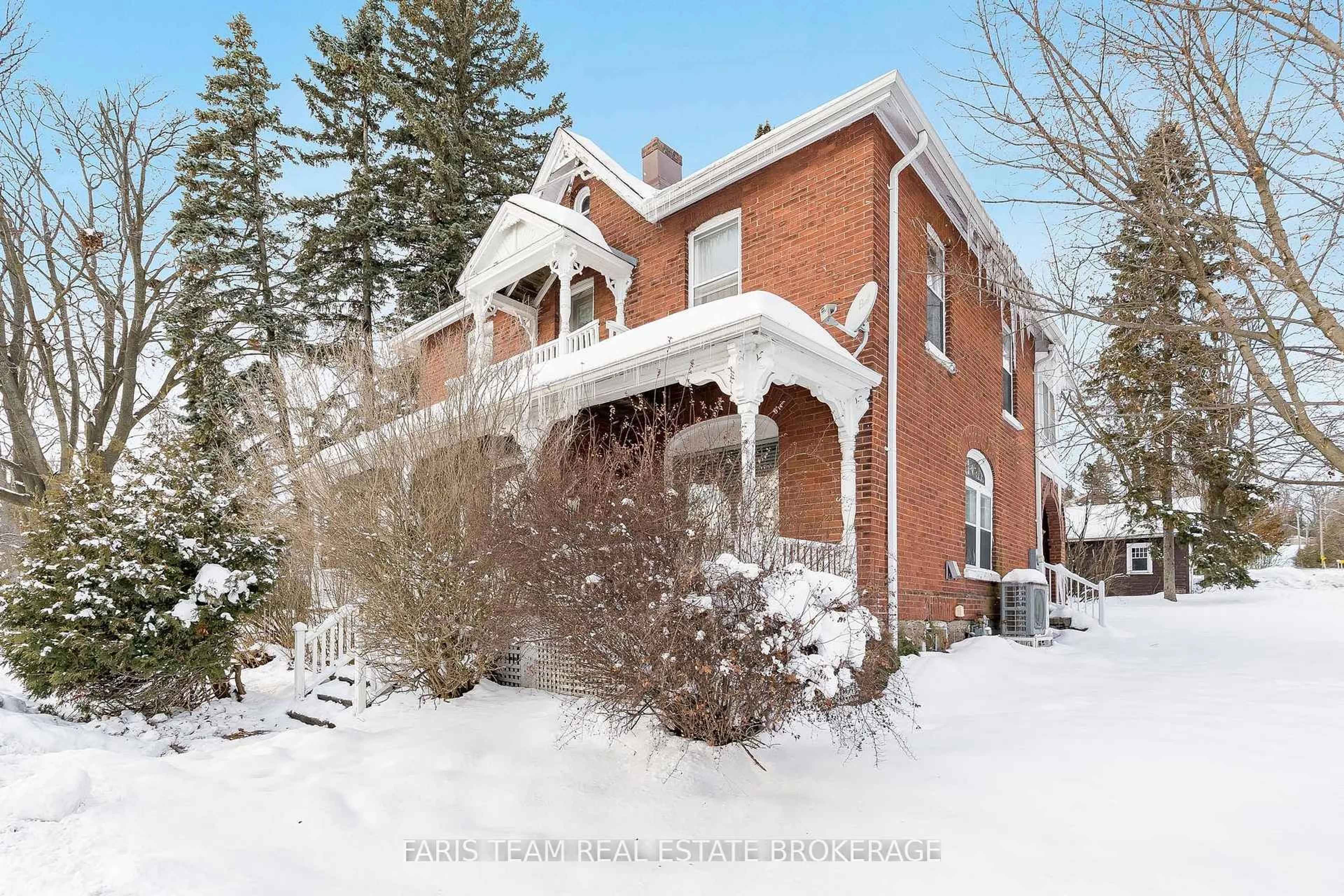 Home with brick exterior material, street for 170 Kempenfelt Dr, Barrie Ontario L4M 1C2