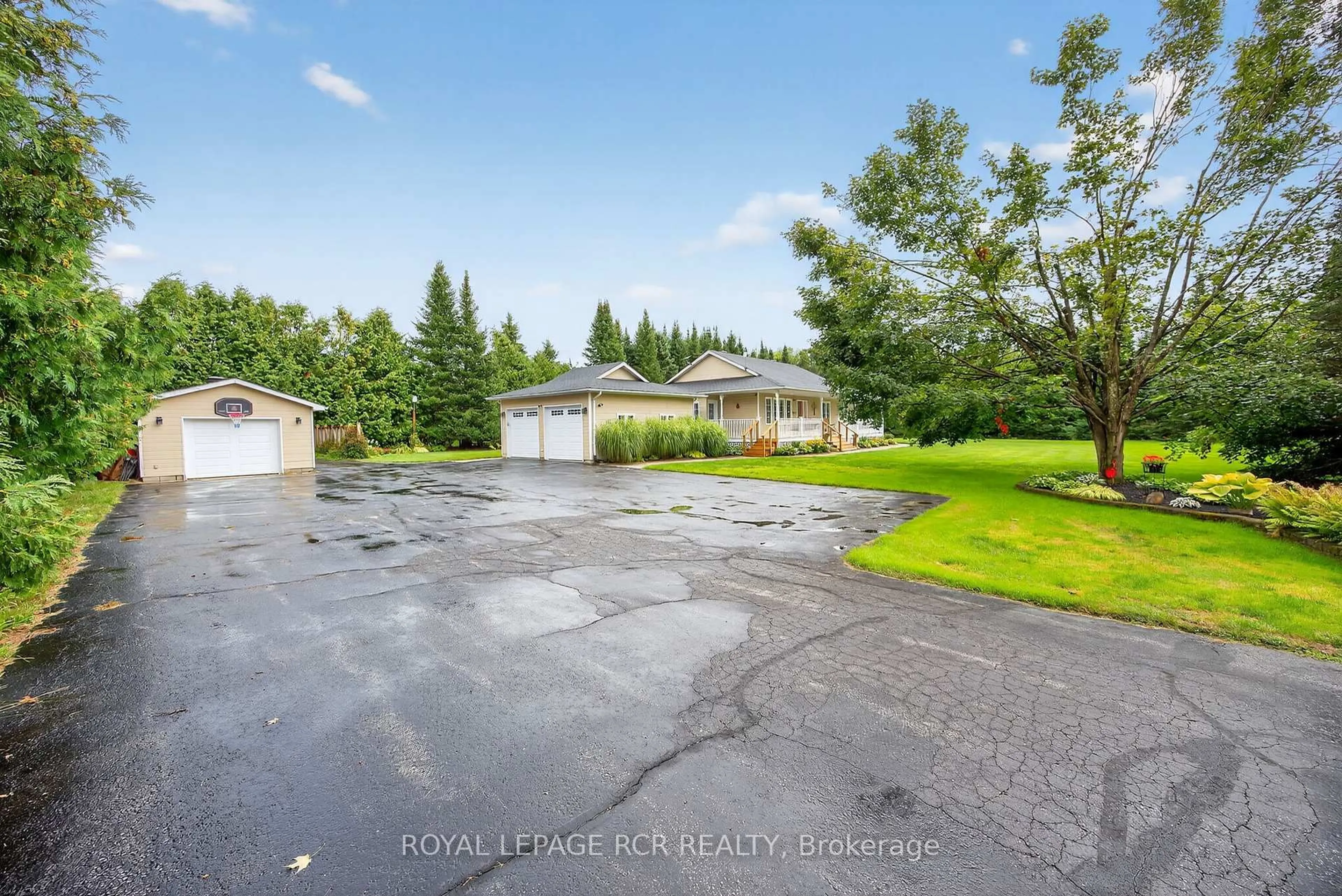 A pic from outside/outdoor area/front of a property/back of a property/a pic from drone, water/lake/river/ocean view for 3 Nevis Ridge Dr, Oro-Medonte Ontario L0L 1T0