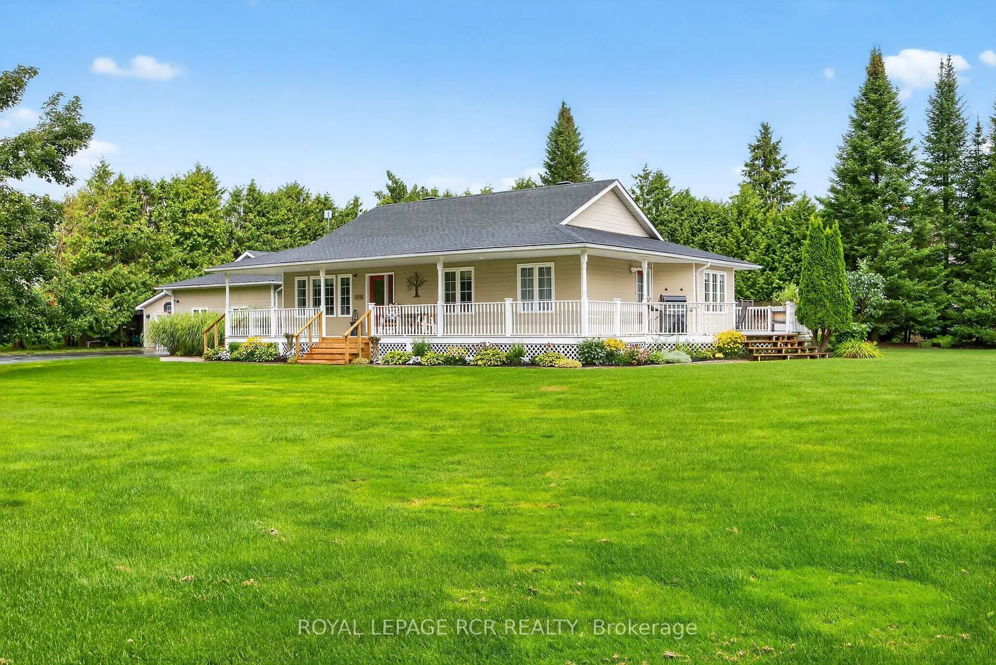 A pic from outside/outdoor area/front of a property/back of a property/a pic from drone, unknown for 3 Nevis Ridge Dr, Oro-Medonte Ontario L0L 1T0