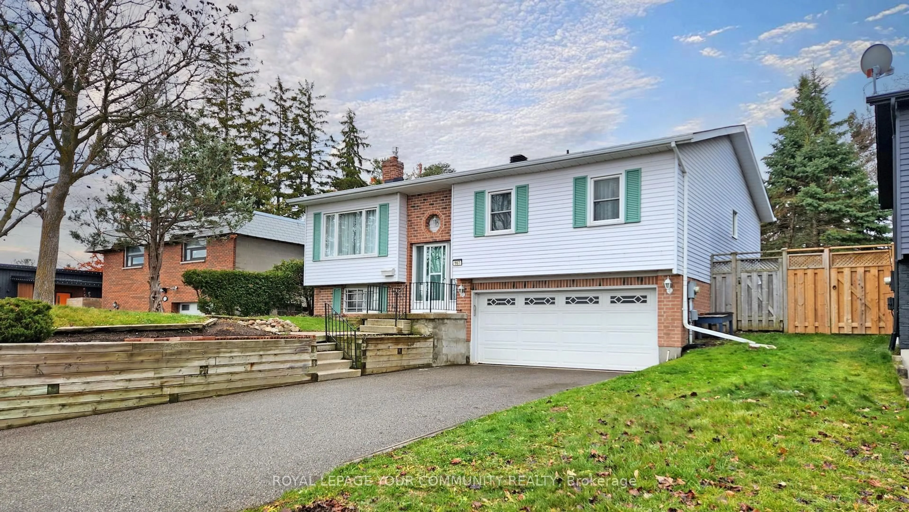 Home with brick exterior material, street for 167 Little Ave, Barrie Ontario L4N 6L7