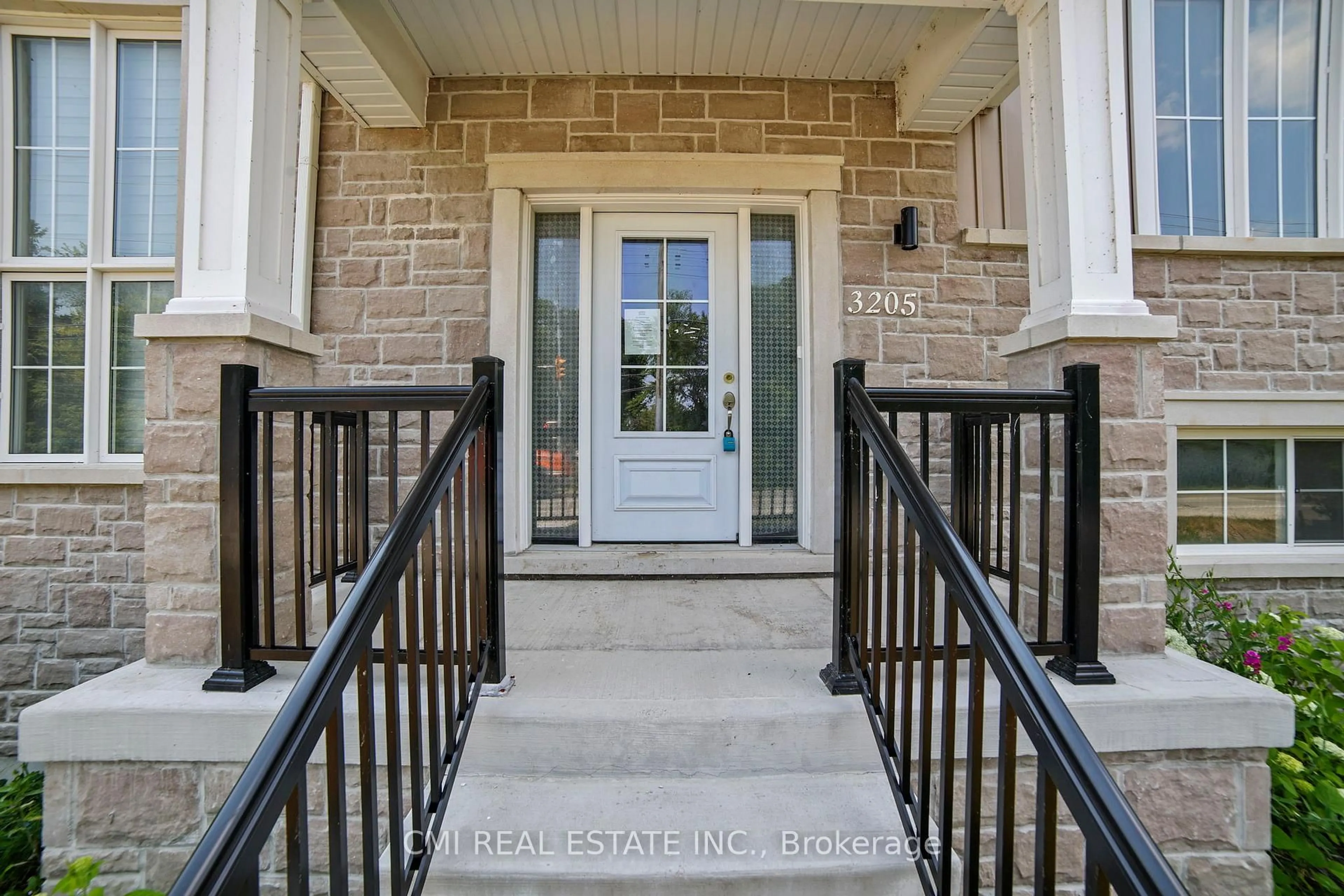 Indoor entryway for 3205 Mosley St, Wasaga Beach Ontario L9Z 1V4