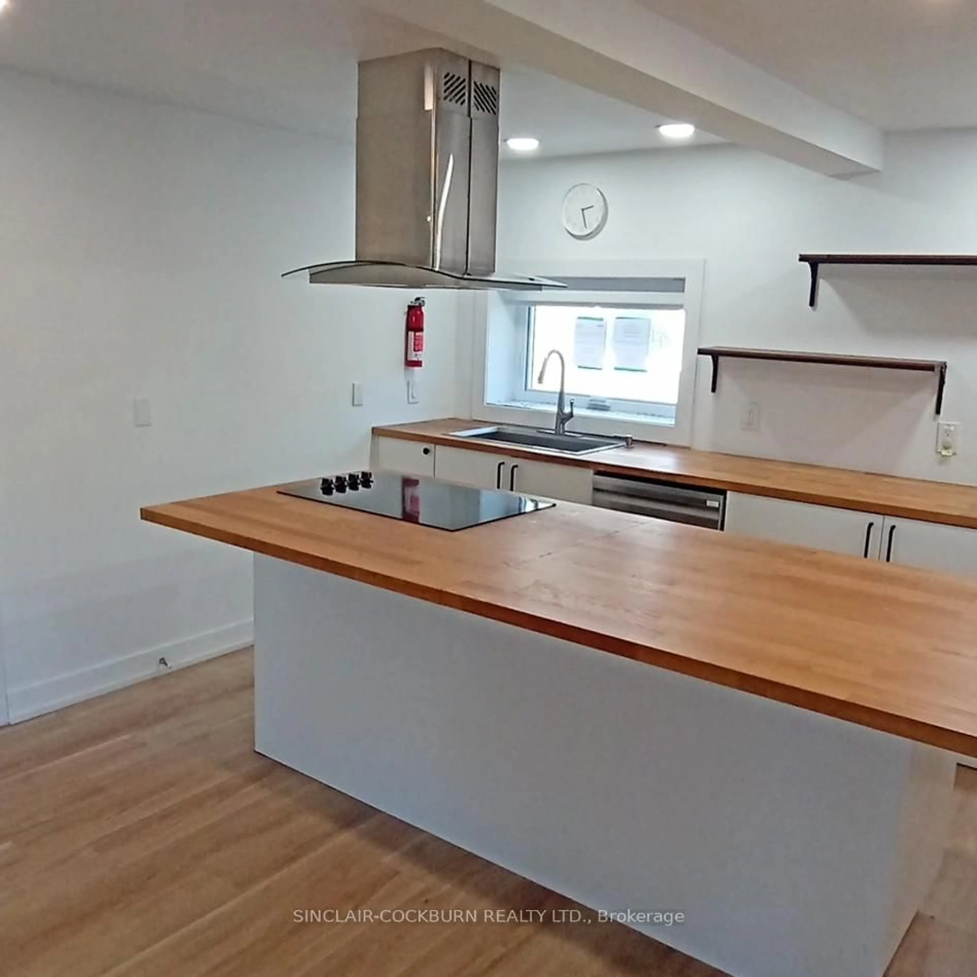 Standard kitchen, wood/laminate floor for 4078 Canal Rd, Severn Ontario L0K 2B0