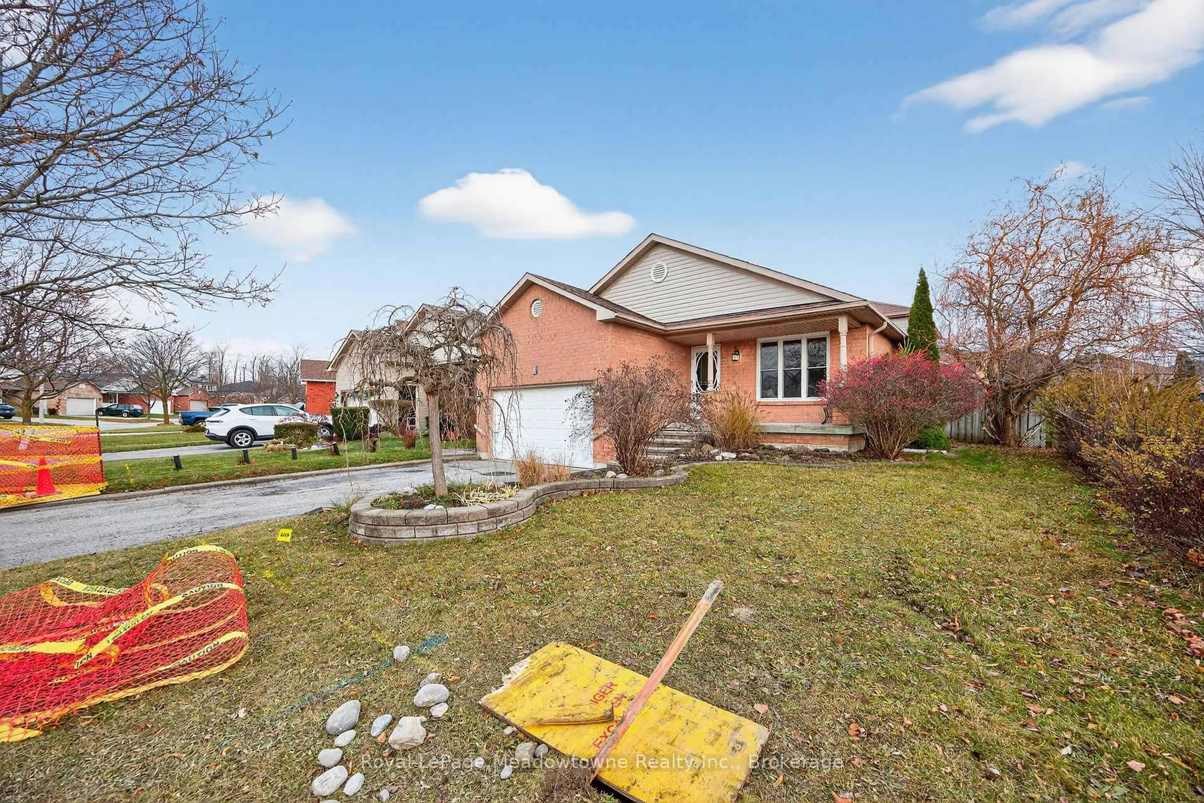 Home with brick exterior material, street for 1 Draper Cres, Barrie Ontario L4N 8B1
