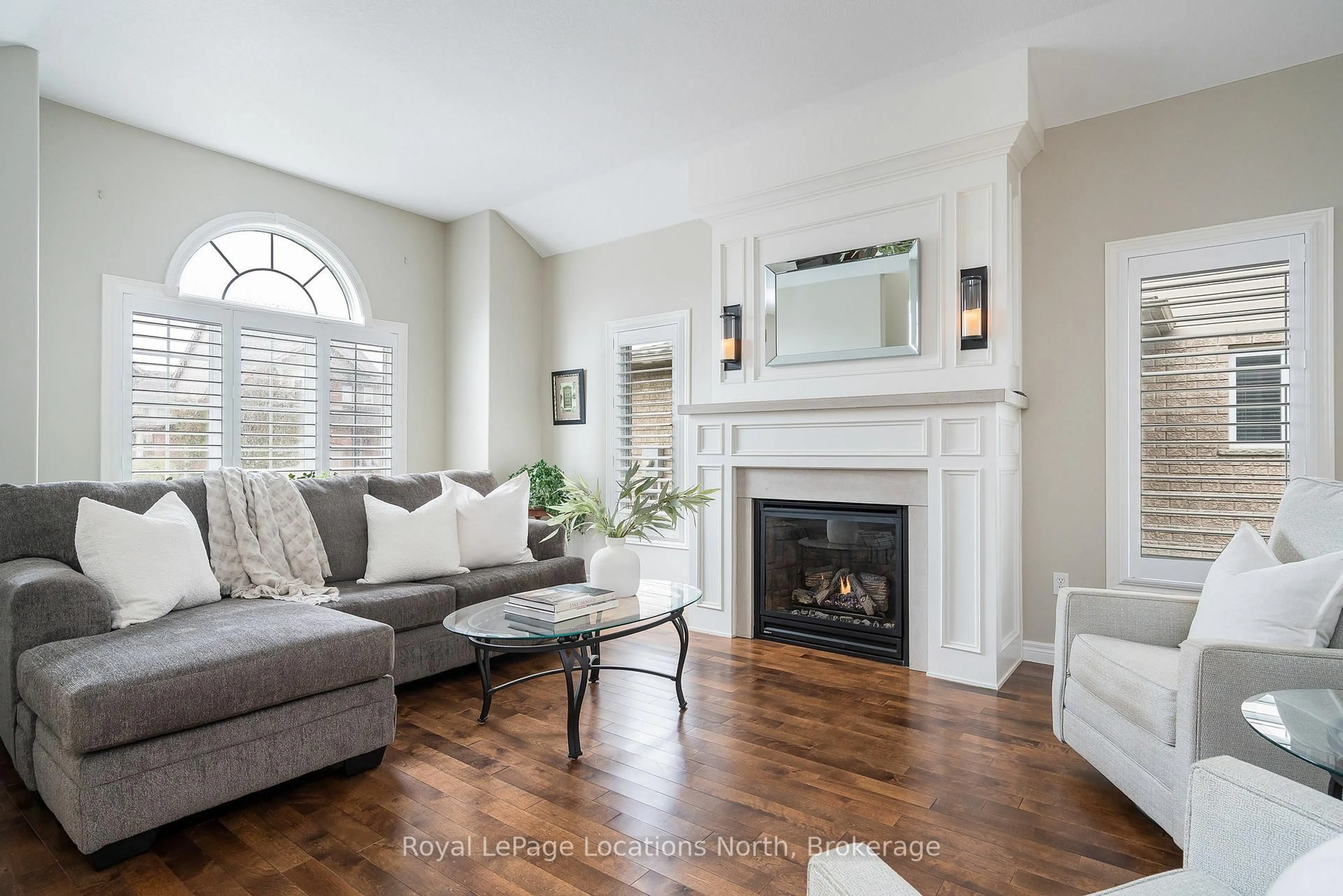 Living room with furniture, unknown for 341 Holden St, Collingwood Ontario L9Y 0E2