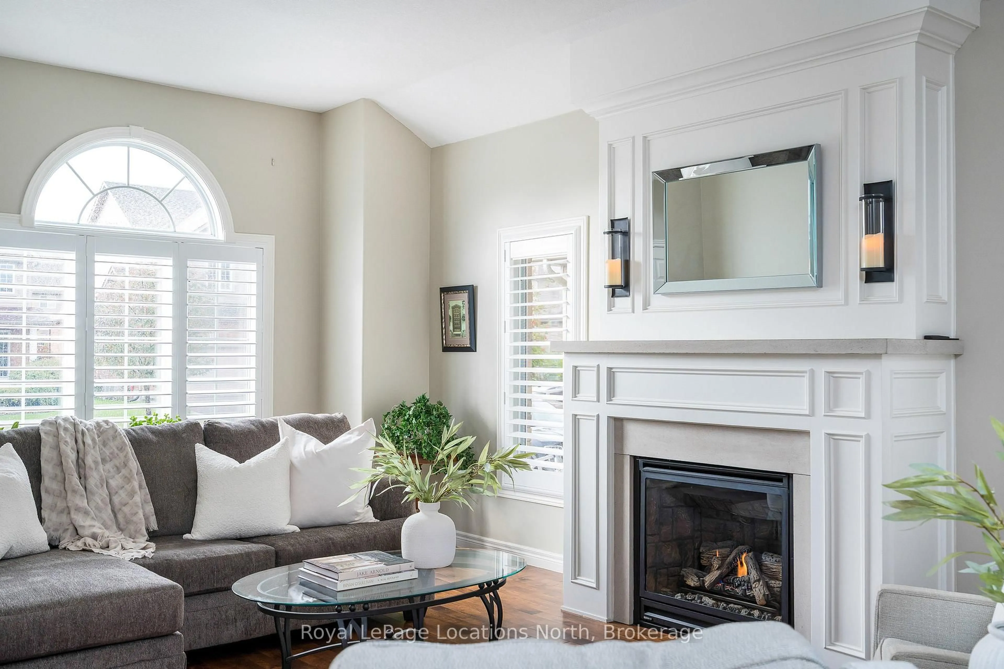 Living room with furniture, unknown for 341 Holden St, Collingwood Ontario L9Y 0E2