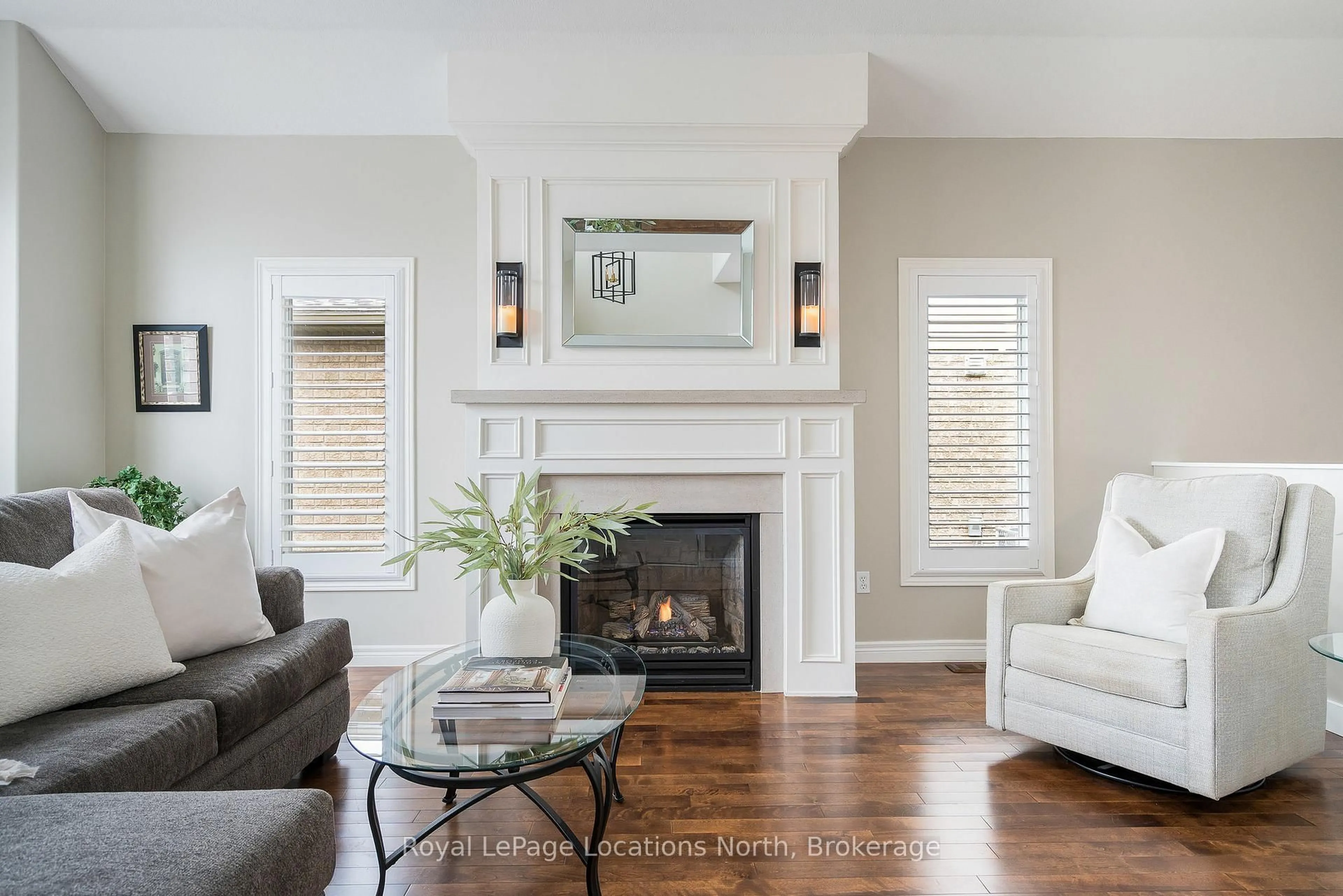 Living room with furniture, wood/laminate floor for 341 Holden St, Collingwood Ontario L9Y 0E2