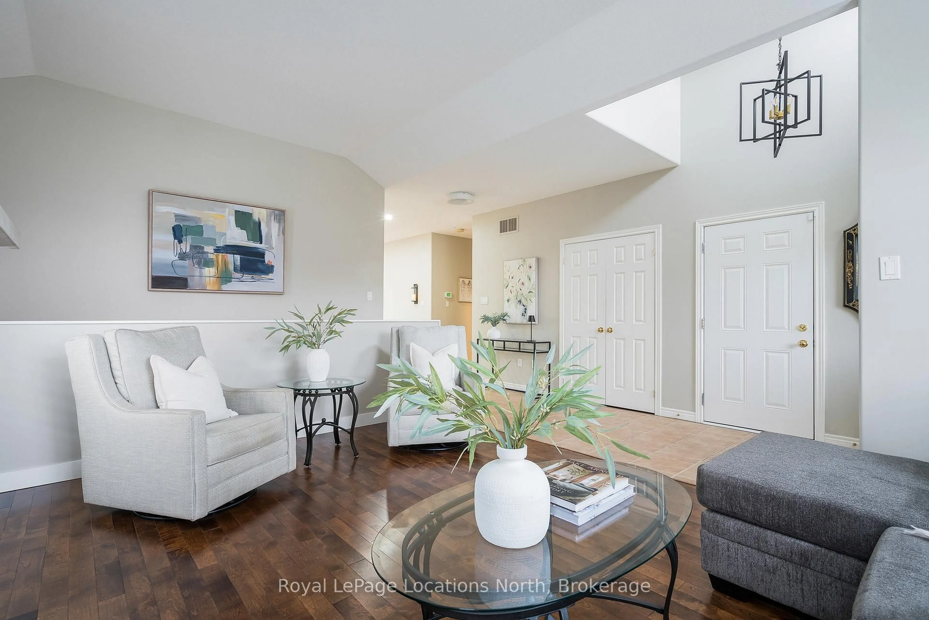 Living room with furniture, unknown for 341 Holden St, Collingwood Ontario L9Y 0E2