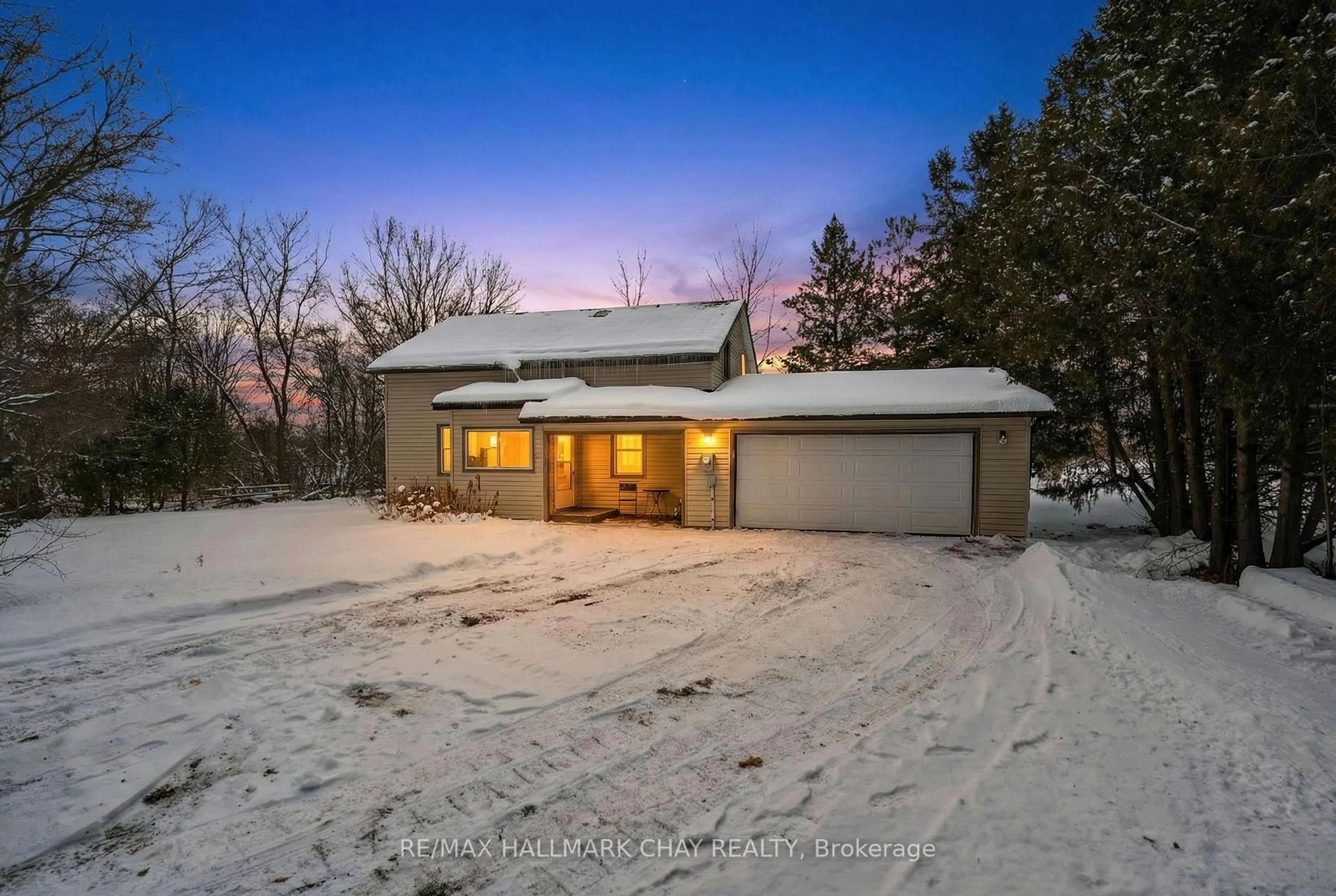 A pic from outside/outdoor area/front of a property/back of a property/a pic from drone, street for 3324 Penetanguishene Rd, Oro-Medonte Ontario L4M 4Y8