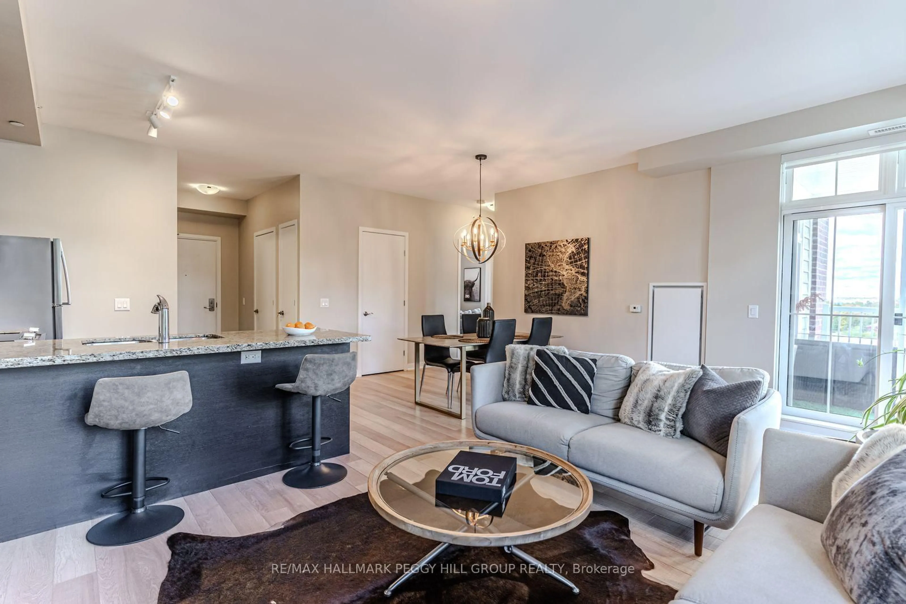 Living room with furniture, unknown for 40 Horseshoe Blvd #217, Oro-Medonte Ontario L4M 4Y8