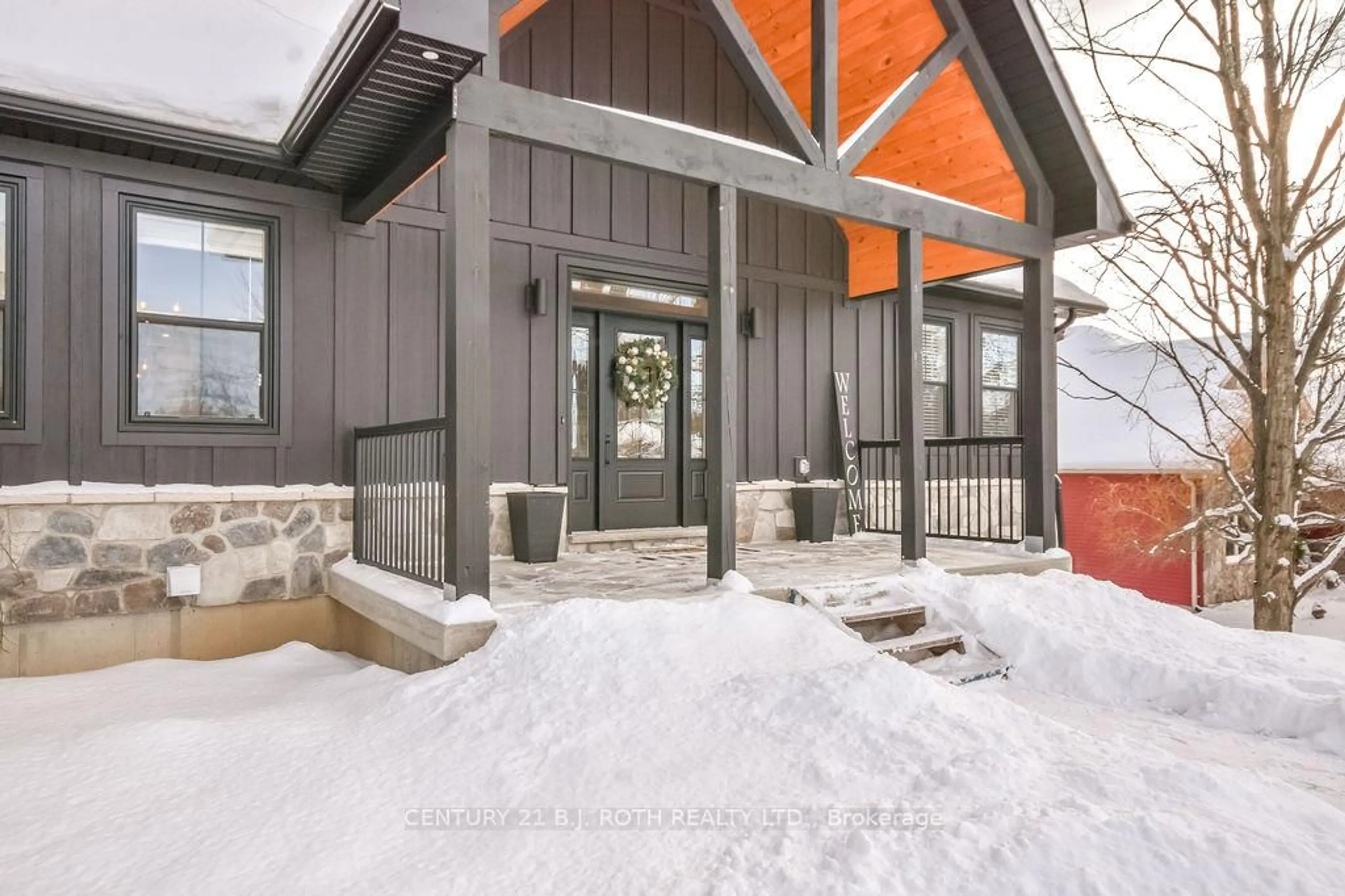 Indoor entryway for 63 Highland Dr, Oro-Medonte Ontario L0L 2L0