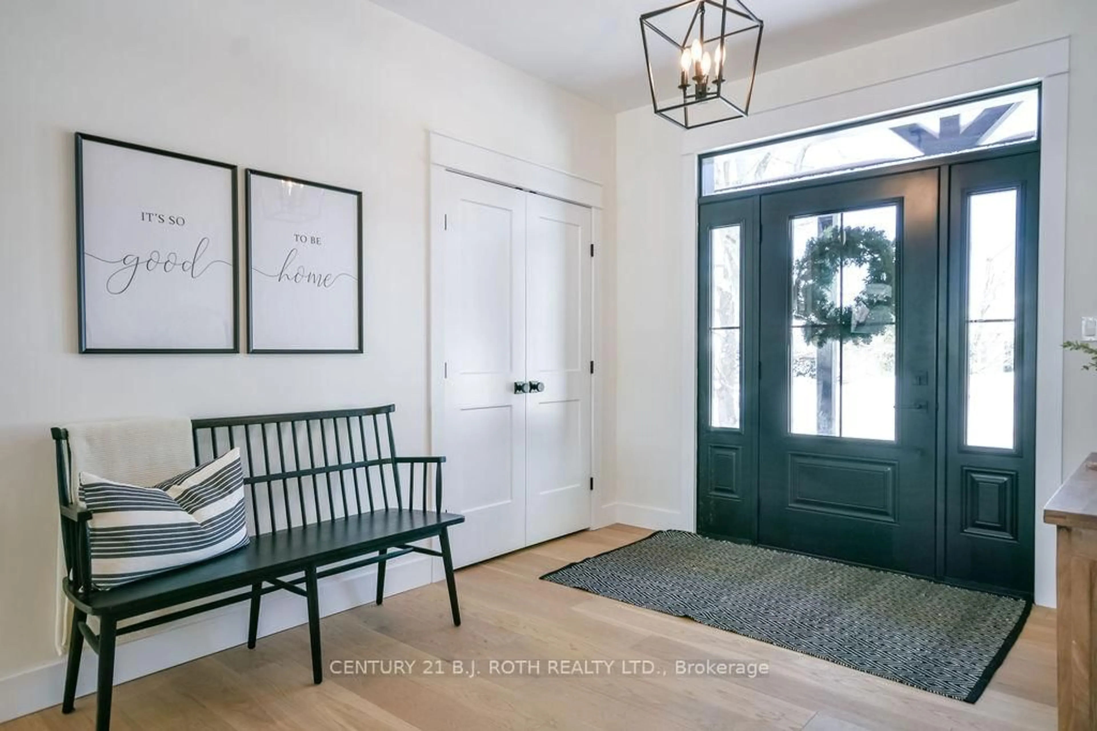 Indoor entryway for 63 Highland Dr, Oro-Medonte Ontario L0L 2L0