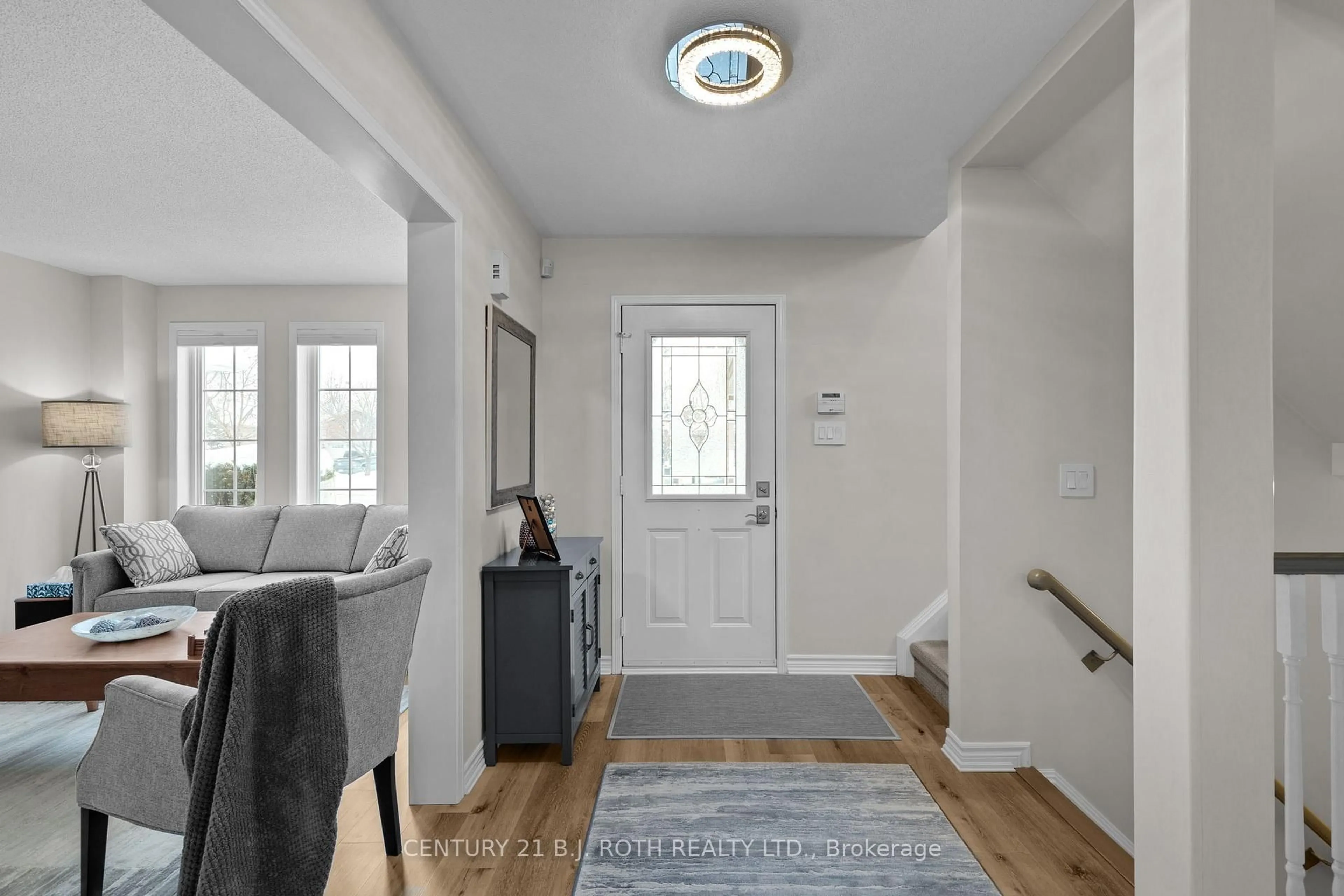 Indoor entryway for 53 BENSON Dr, Barrie Ontario L4N 7Y1