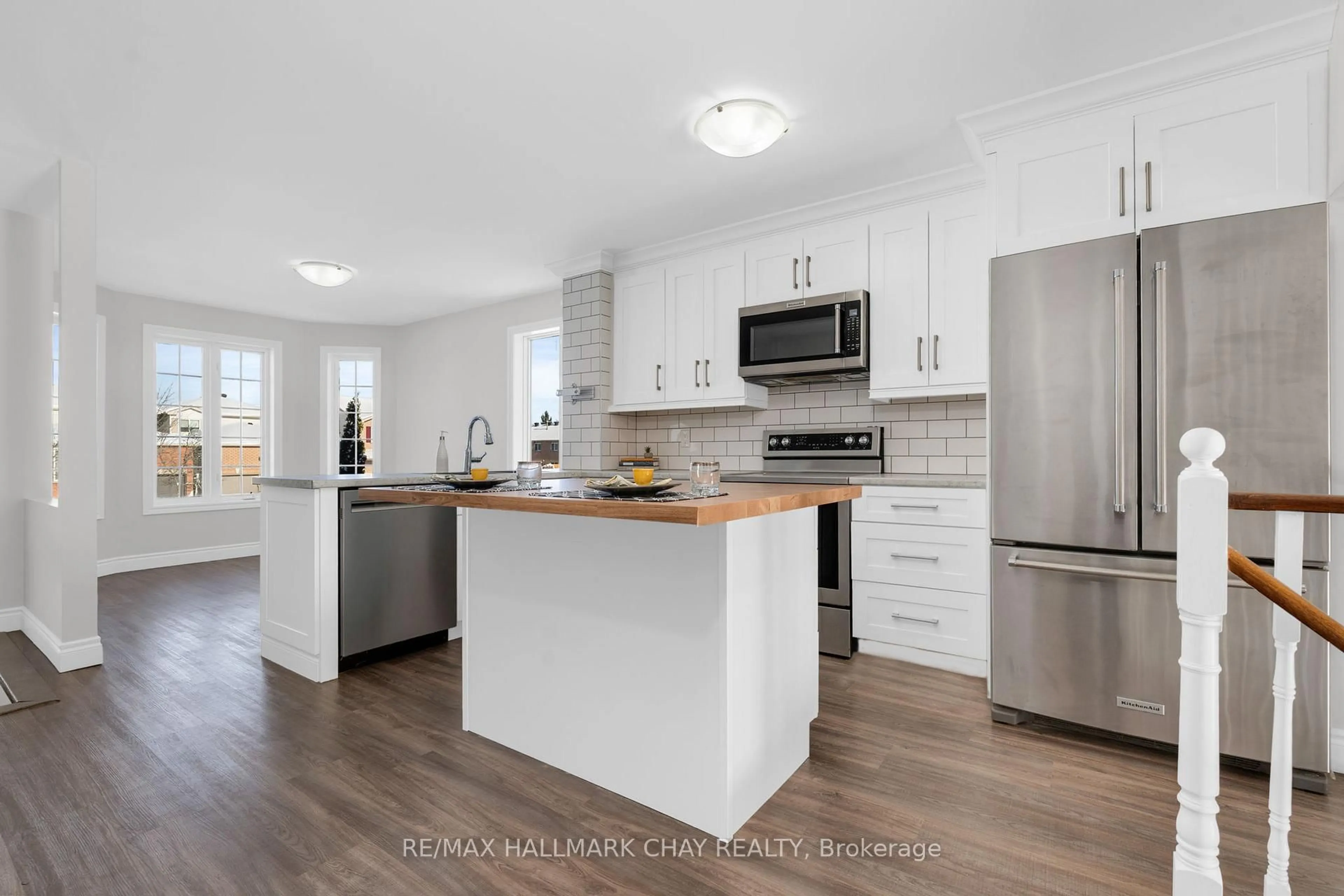 Open concept kitchen, unknown for 13 WILLOW Dr, Barrie Ontario L4N 8T1