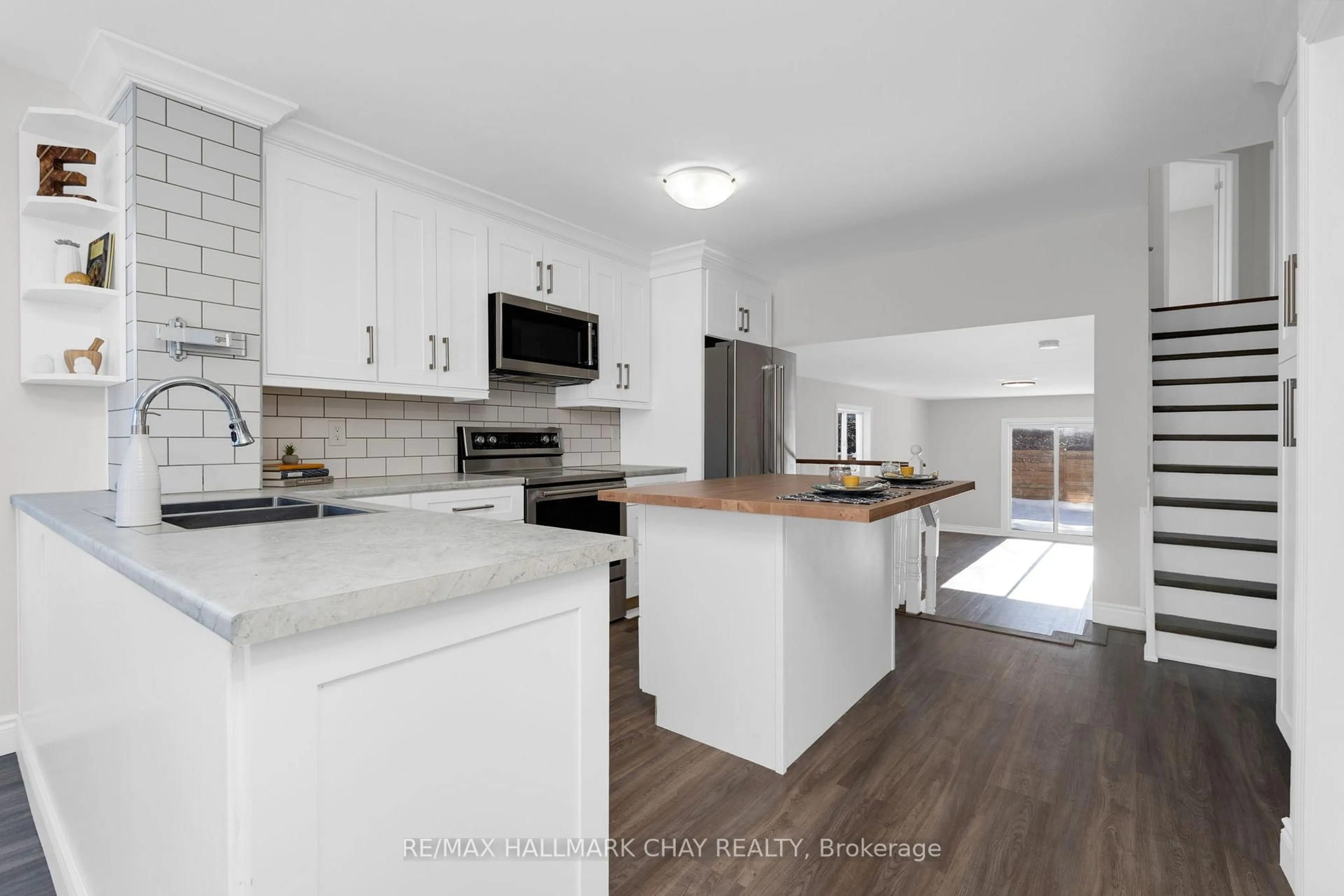Open concept kitchen, unknown for 13 WILLOW Dr, Barrie Ontario L4N 8T1
