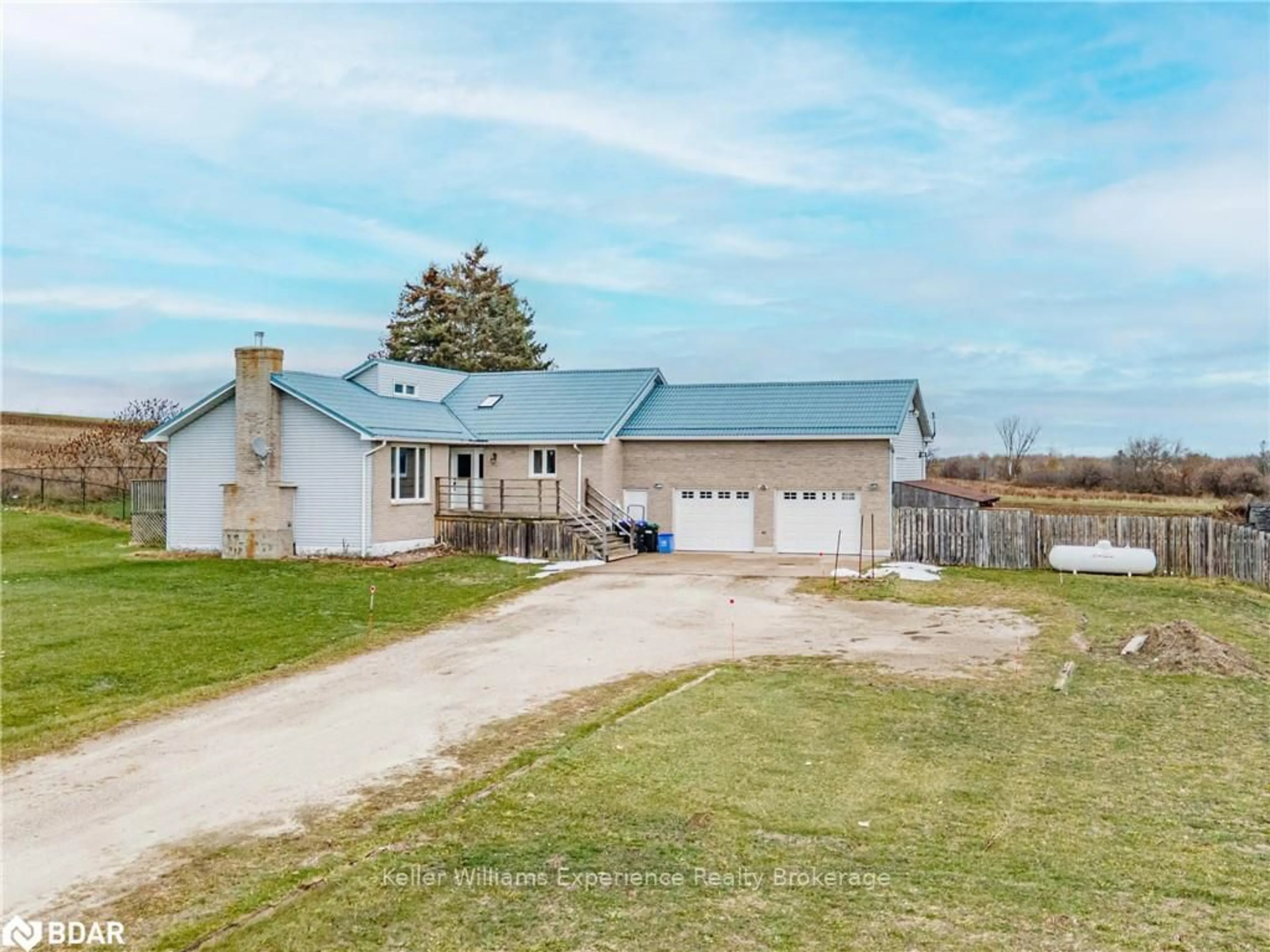 A pic from outside/outdoor area/front of a property/back of a property/a pic from drone, unknown for 2717 3/4 SUNN SIDE Sdrd, Clearview Ontario L0M 1N0