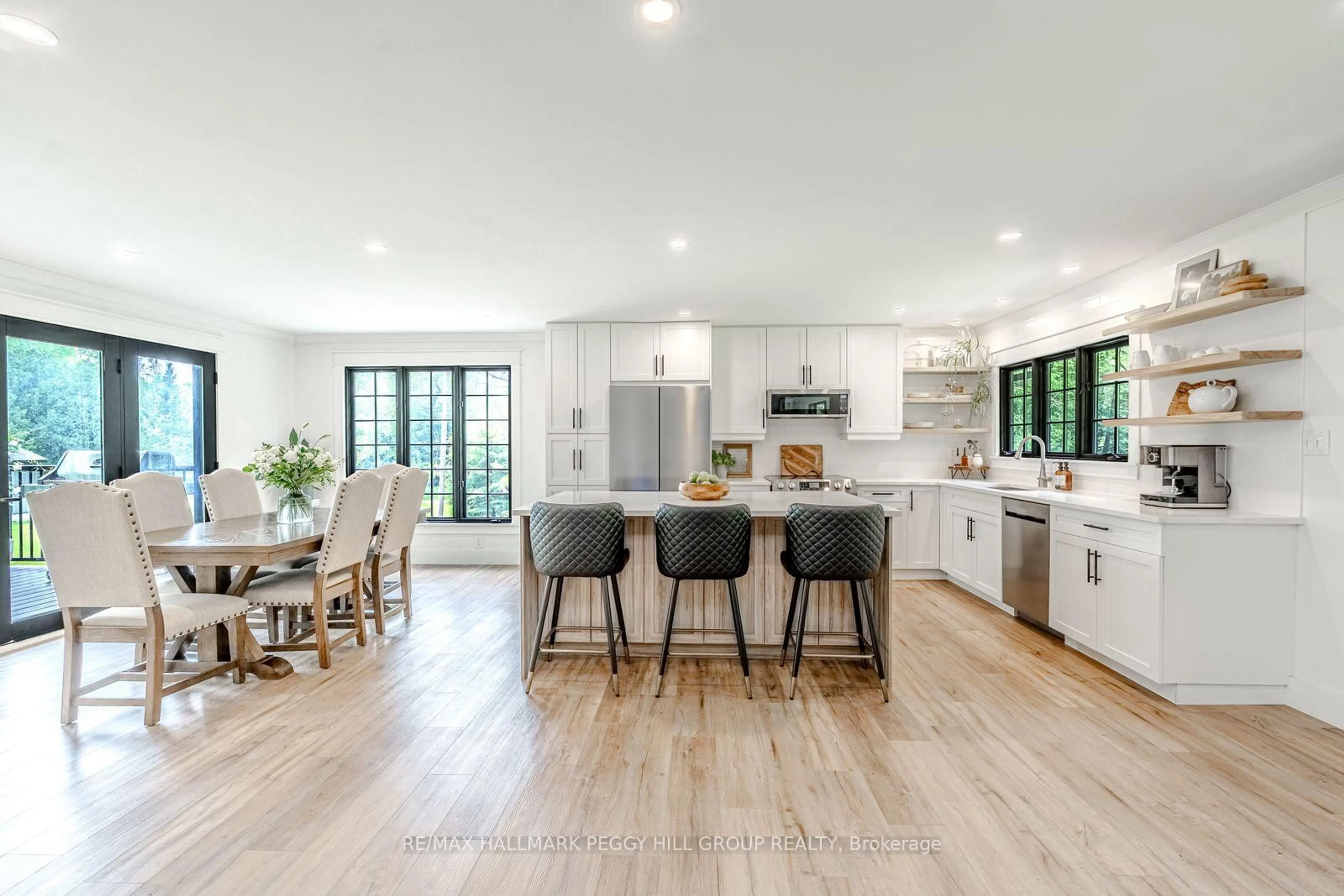 Open concept kitchen, unknown for 2764 Fairgrounds Rd, Severn Ontario L3V 0Y2