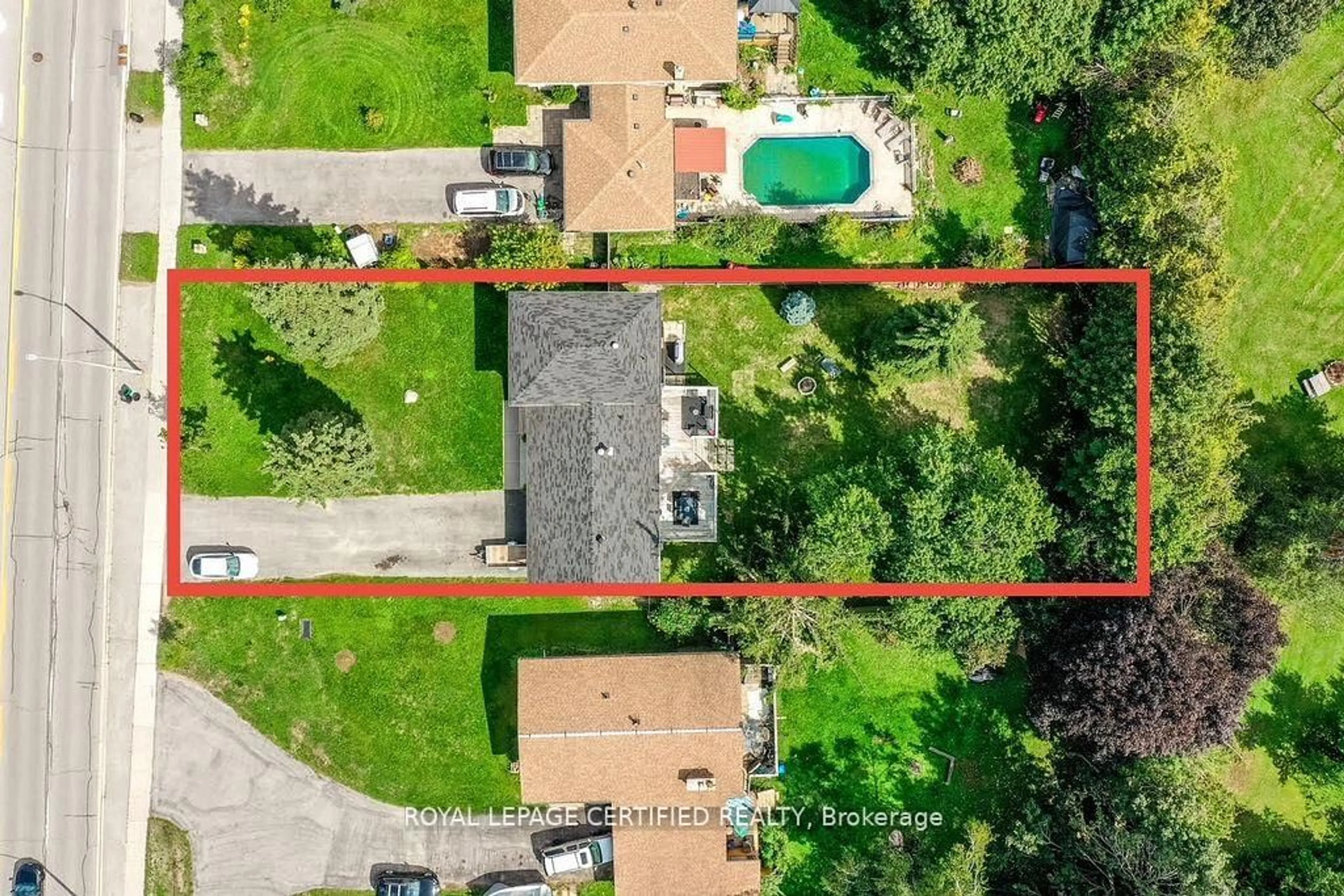 A pic from outside/outdoor area/front of a property/back of a property/a pic from drone, street for 605 Big Bay Point Rd, Barrie Ontario L4N 3Z9