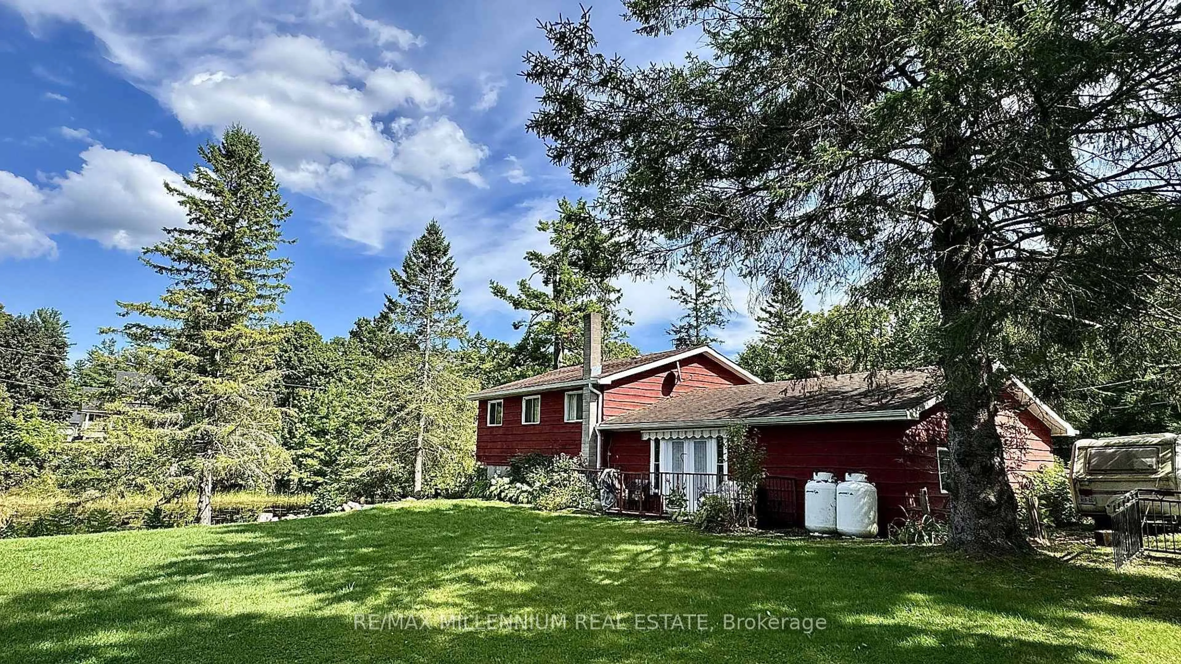 A pic from outside/outdoor area/front of a property/back of a property/a pic from drone, forest/trees view for 3741 Cedar Rapids Dr, Severn Ontario L3V 6H2