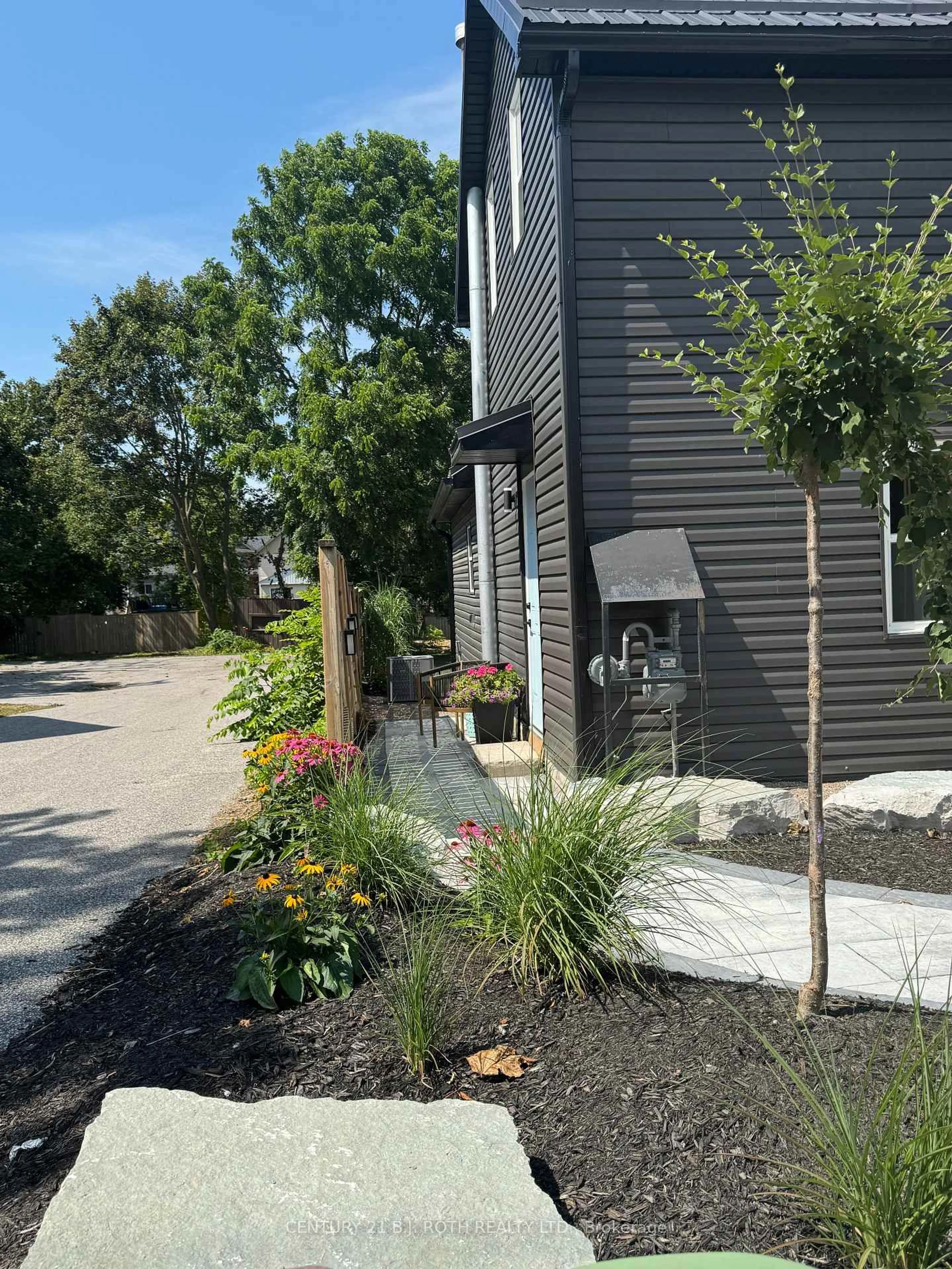 Unknown for 274 Mississaga St, Orillia Ontario L3V 3B8