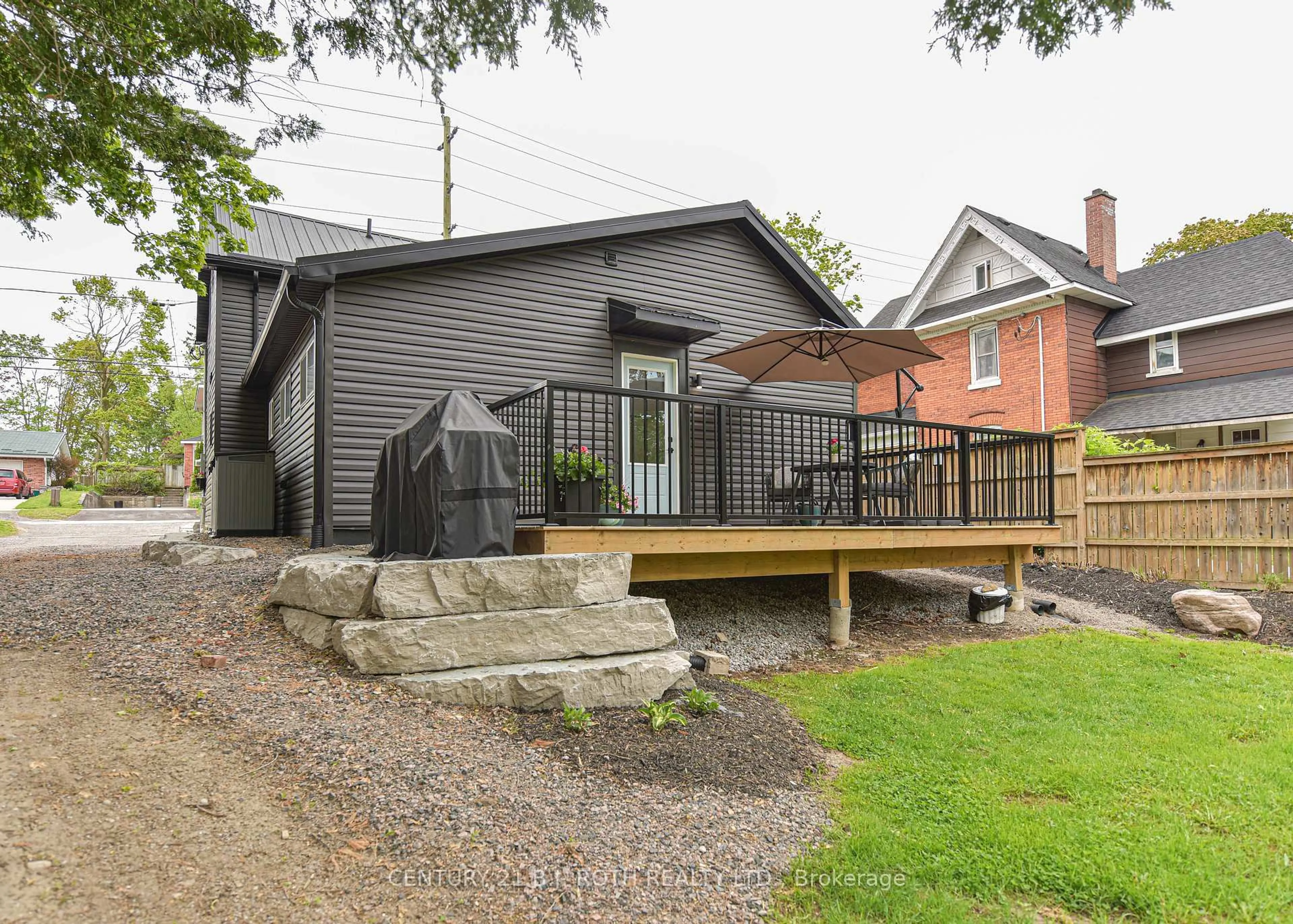 Patio, street for 274 Mississaga St, Orillia Ontario L3V 3B8