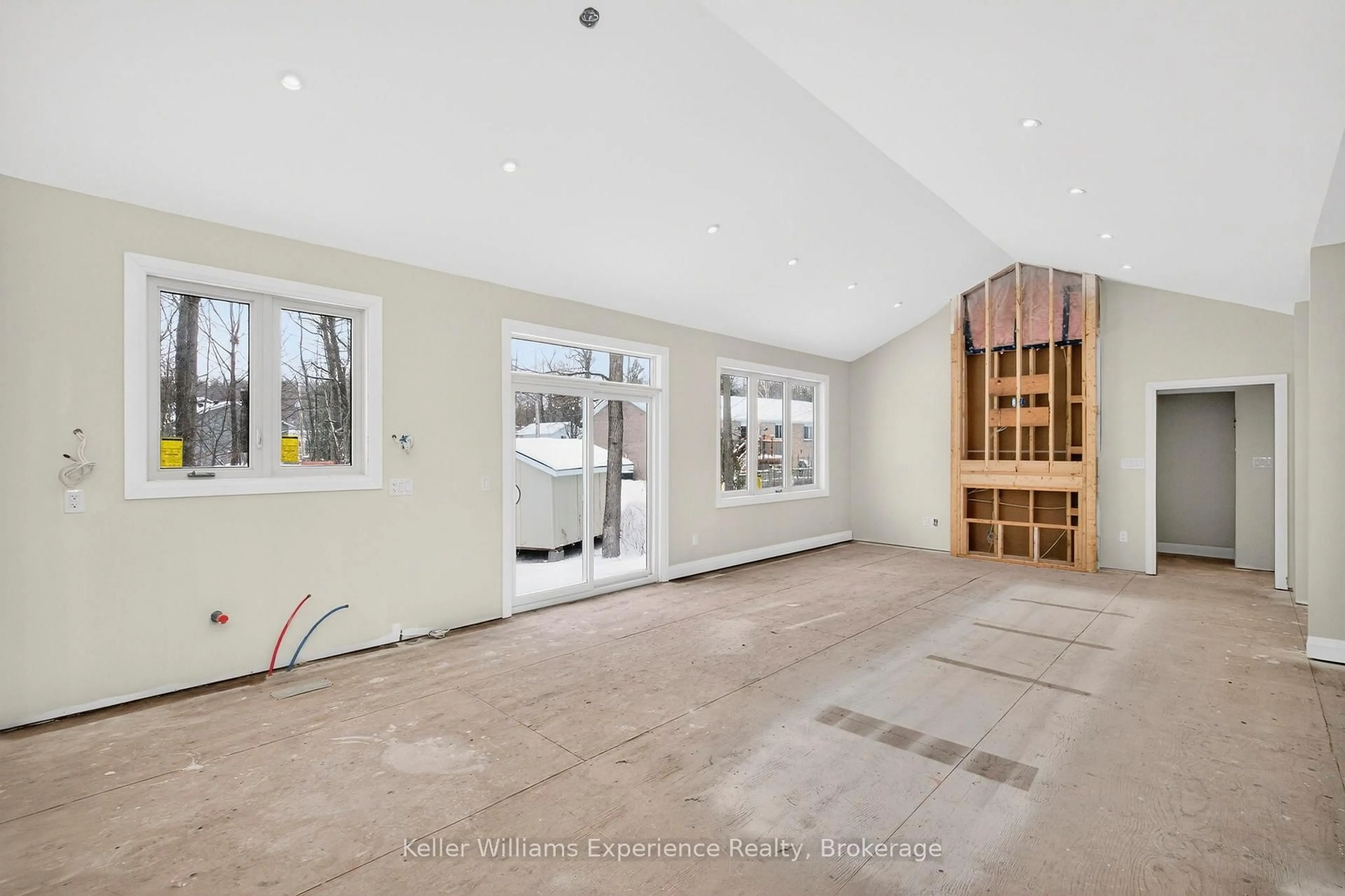 Indoor foyer for 62 Rue Vanier, Tiny Ontario L9M 0J2