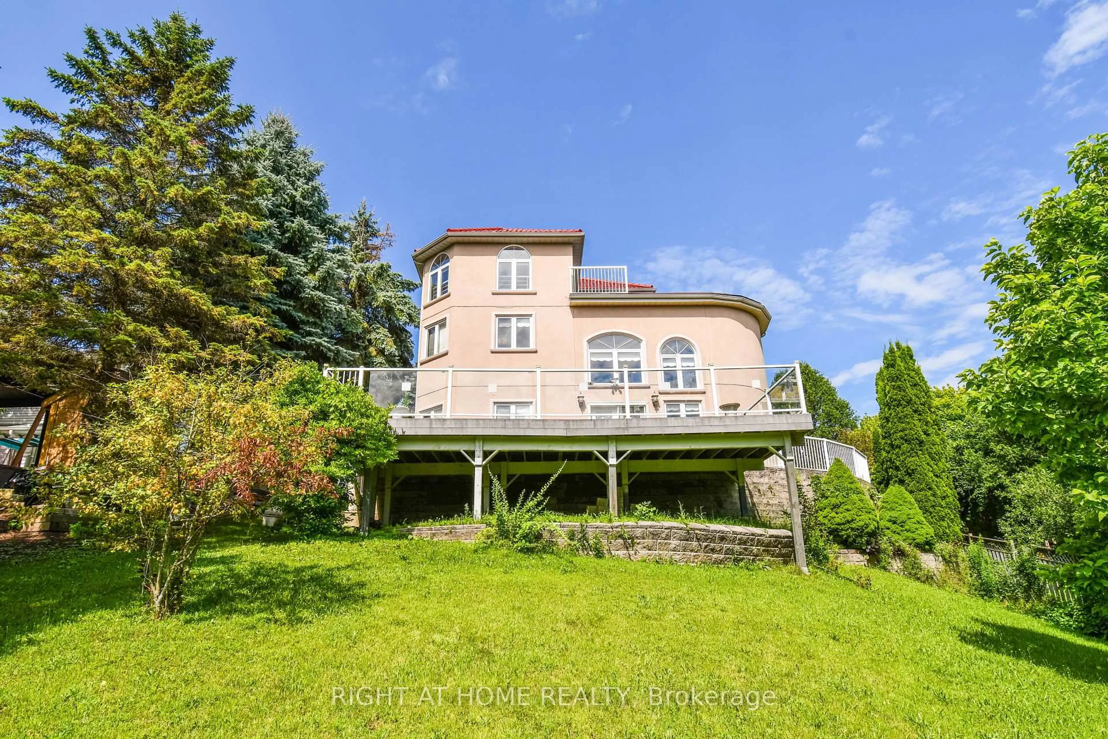 A pic from outside/outdoor area/front of a property/back of a property/a pic from drone, water/lake/river/ocean view for 11 Thackeray Cres, Barrie Ontario L4N 6J6