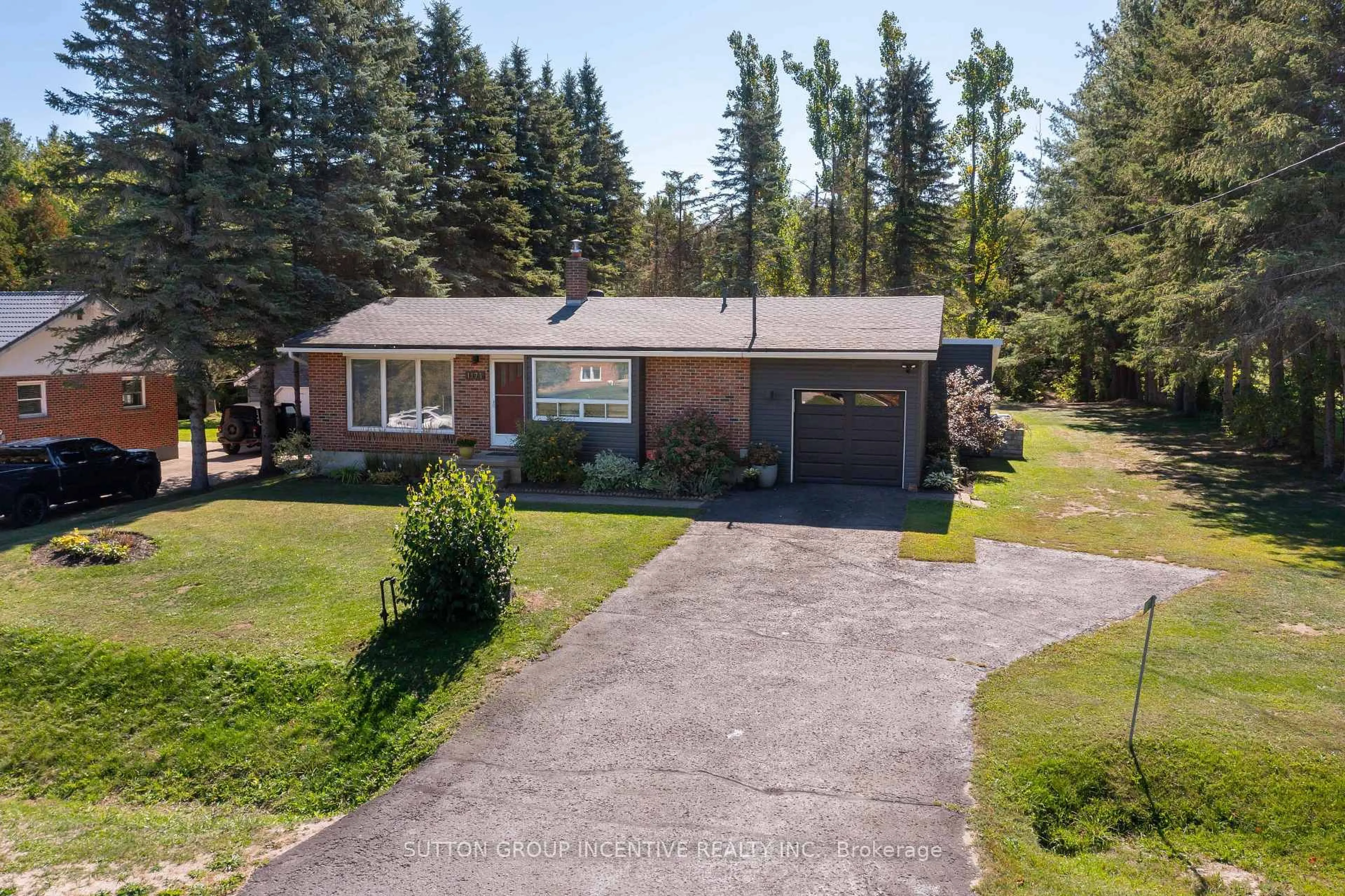 A pic from outside/outdoor area/front of a property/back of a property/a pic from drone, street for 1171 Carson Rd, Springwater Ontario L4M 4S5