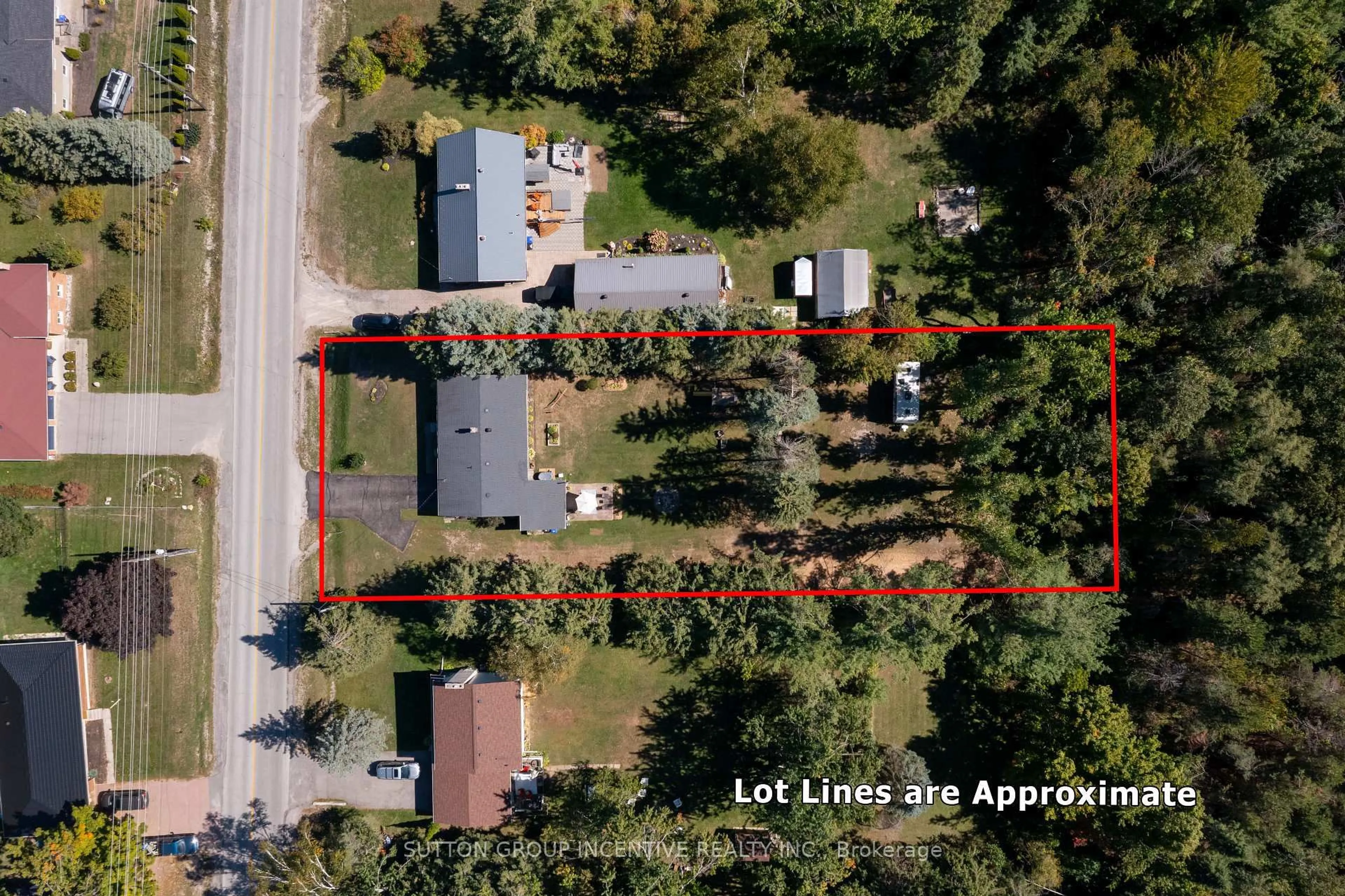 A pic from outside/outdoor area/front of a property/back of a property/a pic from drone, street for 1171 Carson Rd, Springwater Ontario L4M 4S5