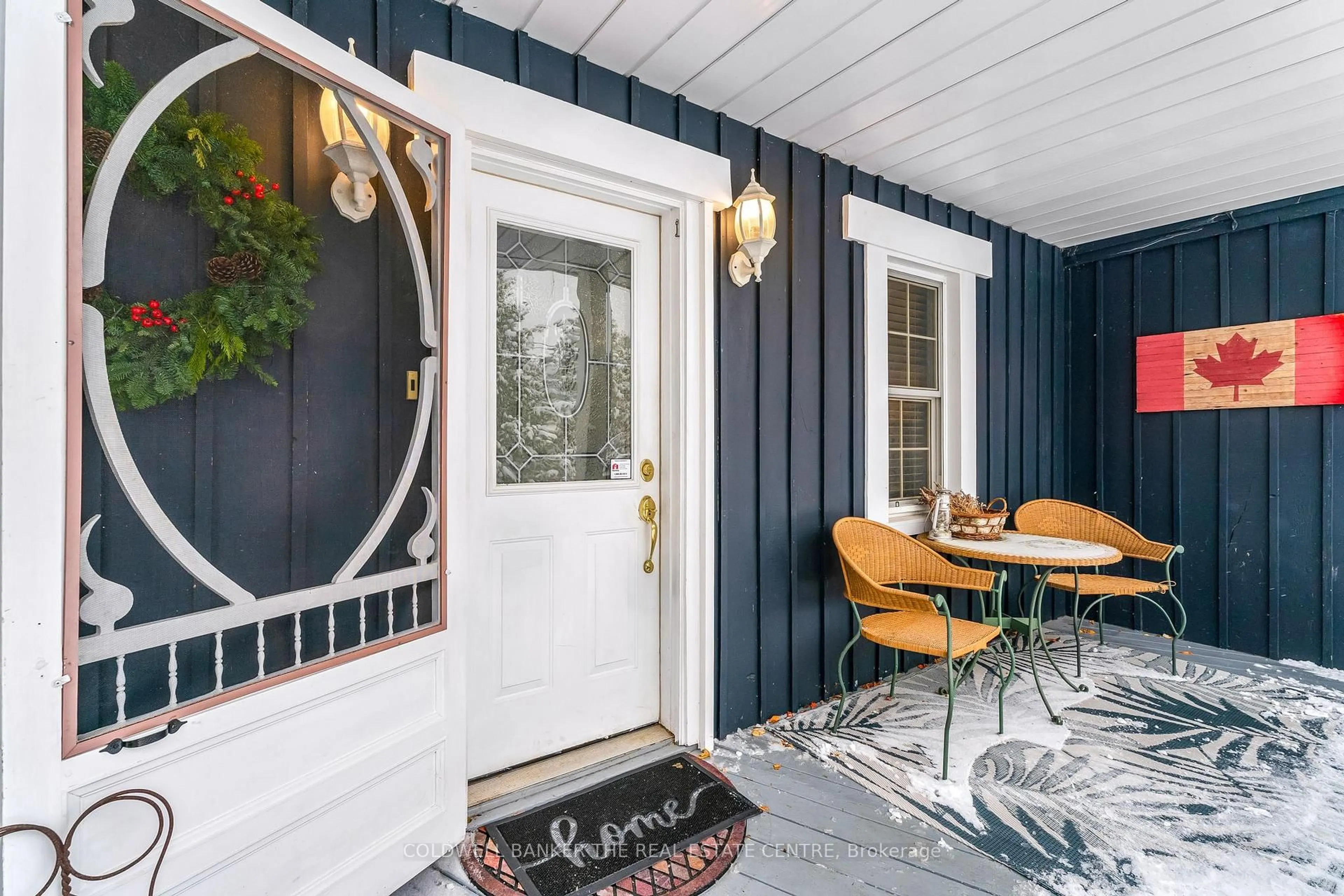 Indoor entryway for 829 Memorial Ave, Orillia Ontario L3V 0T7