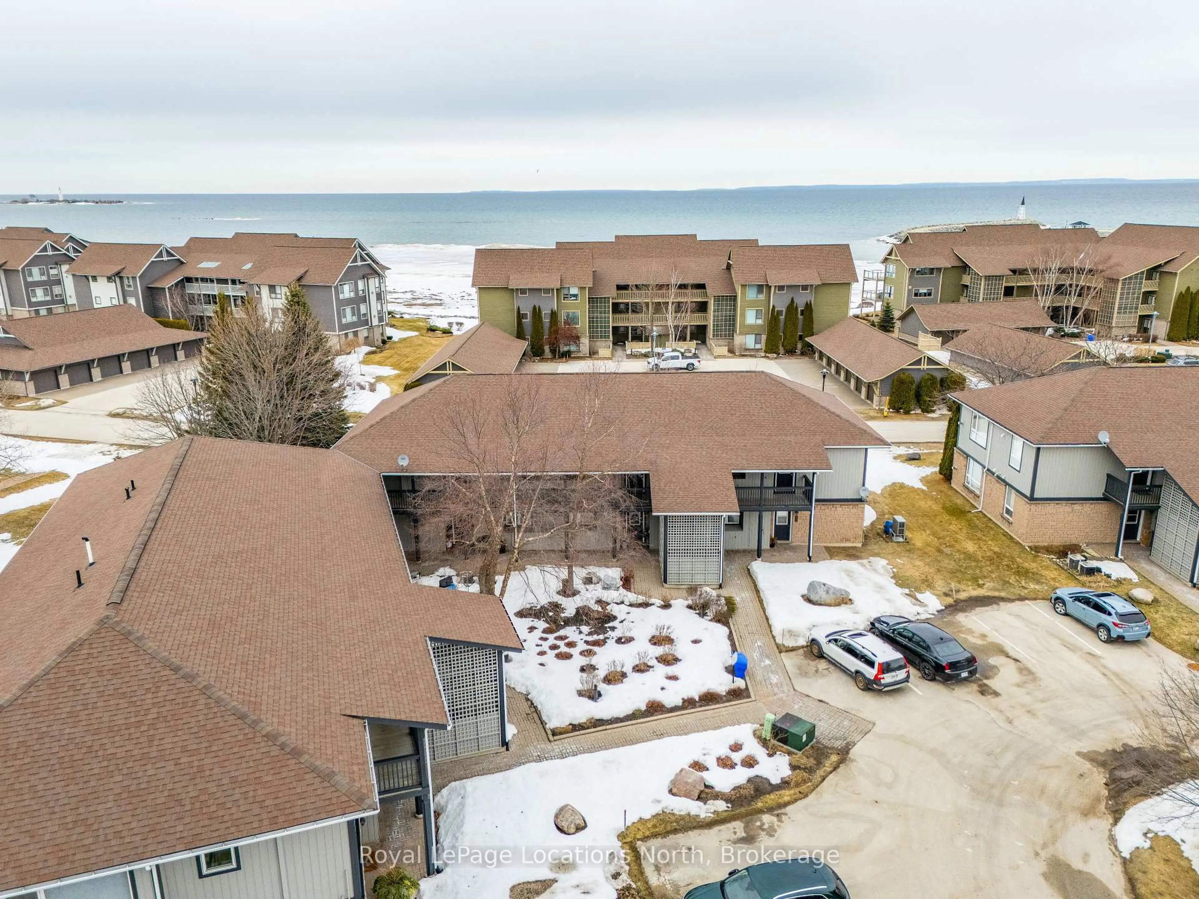 A pic from outside/outdoor area/front of a property/back of a property/a pic from drone, water/lake/river/ocean view for 465 Mariners Way, Collingwood Ontario L9Y 5C7