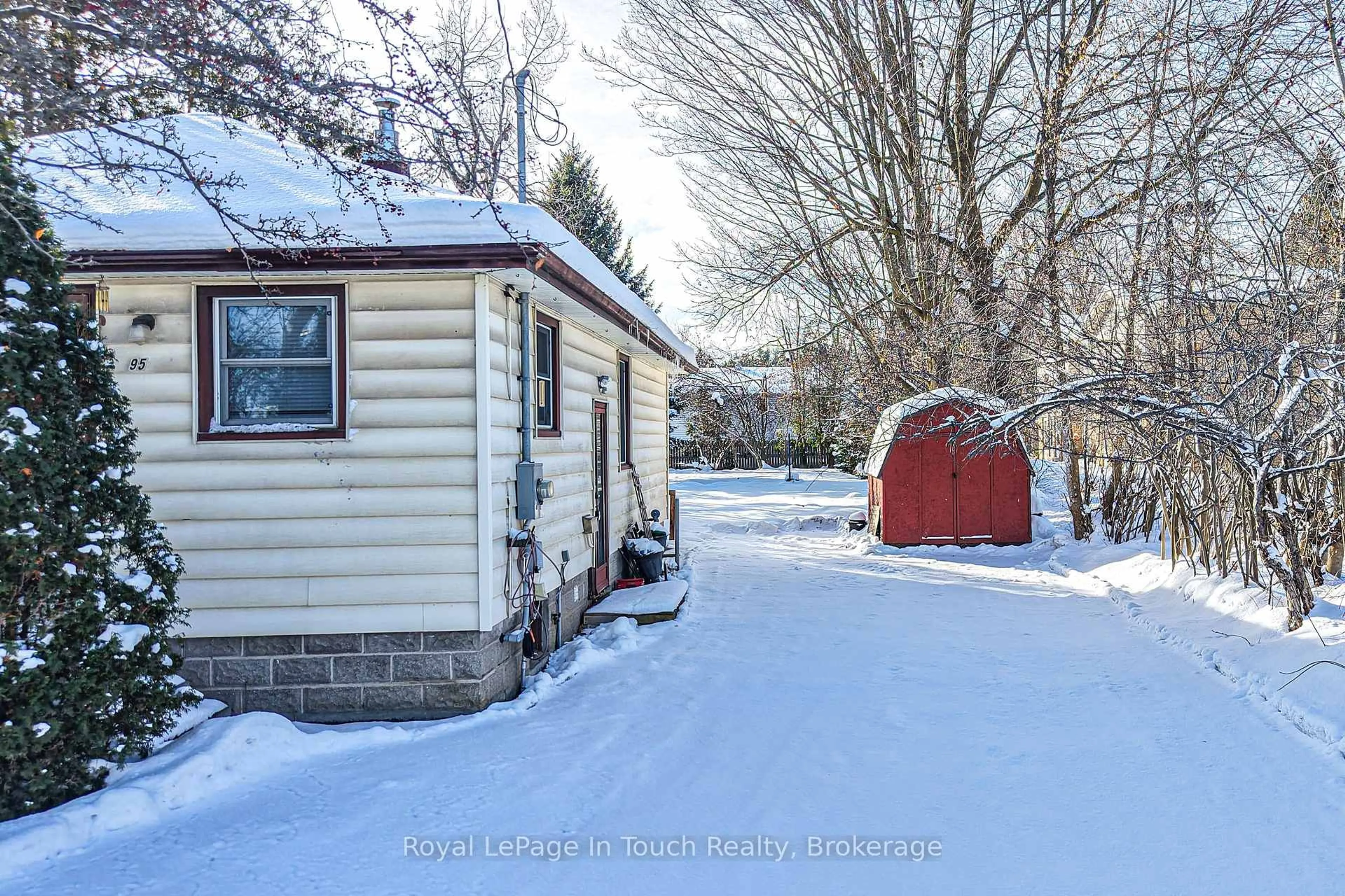 Shed for 95 Westmount Dr, Orillia Ontario L3V 6B9