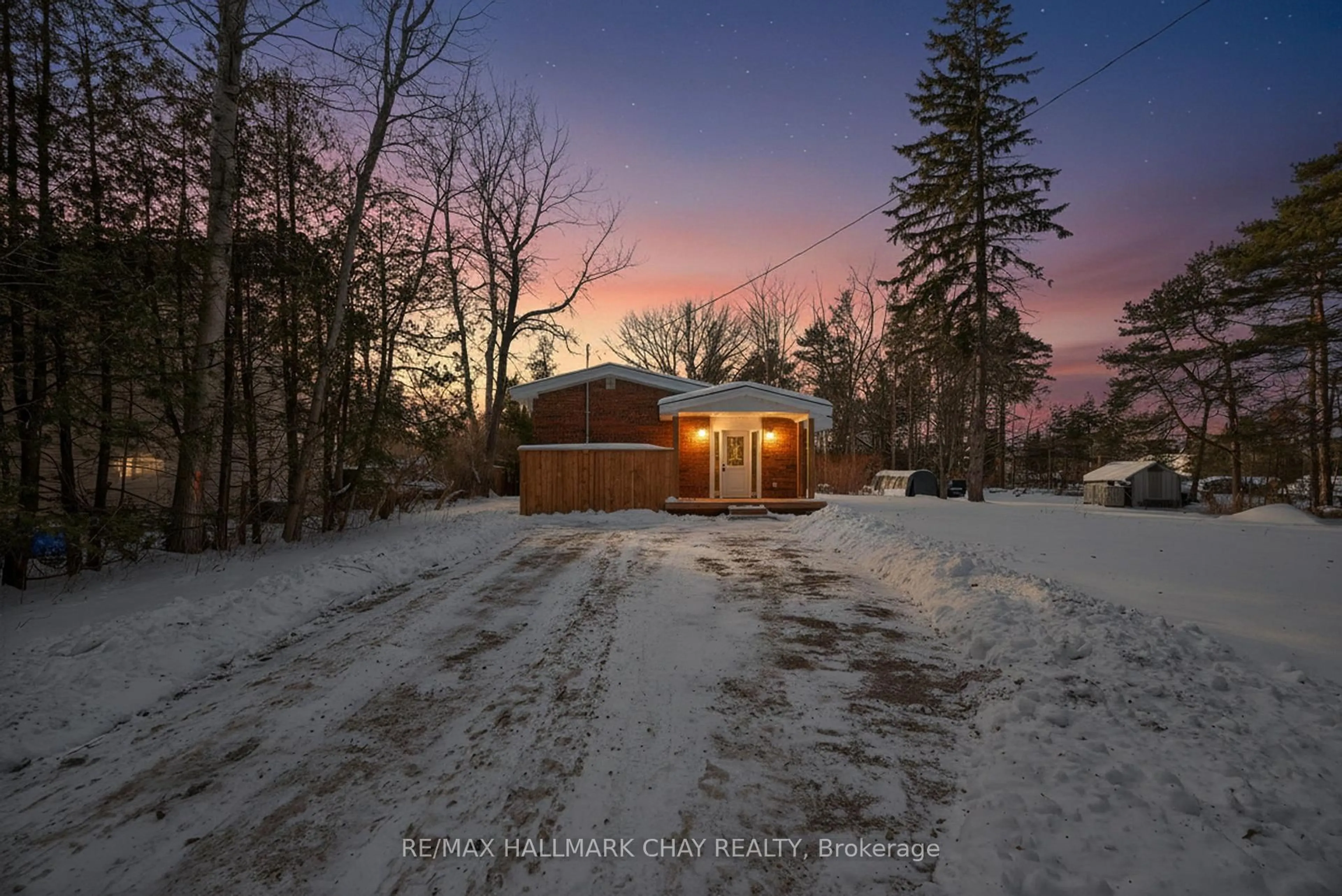 A pic from outside/outdoor area/front of a property/back of a property/a pic from drone, unknown for 8717 Beachwood Rd, Wasaga Beach Ontario L9Z 2G5
