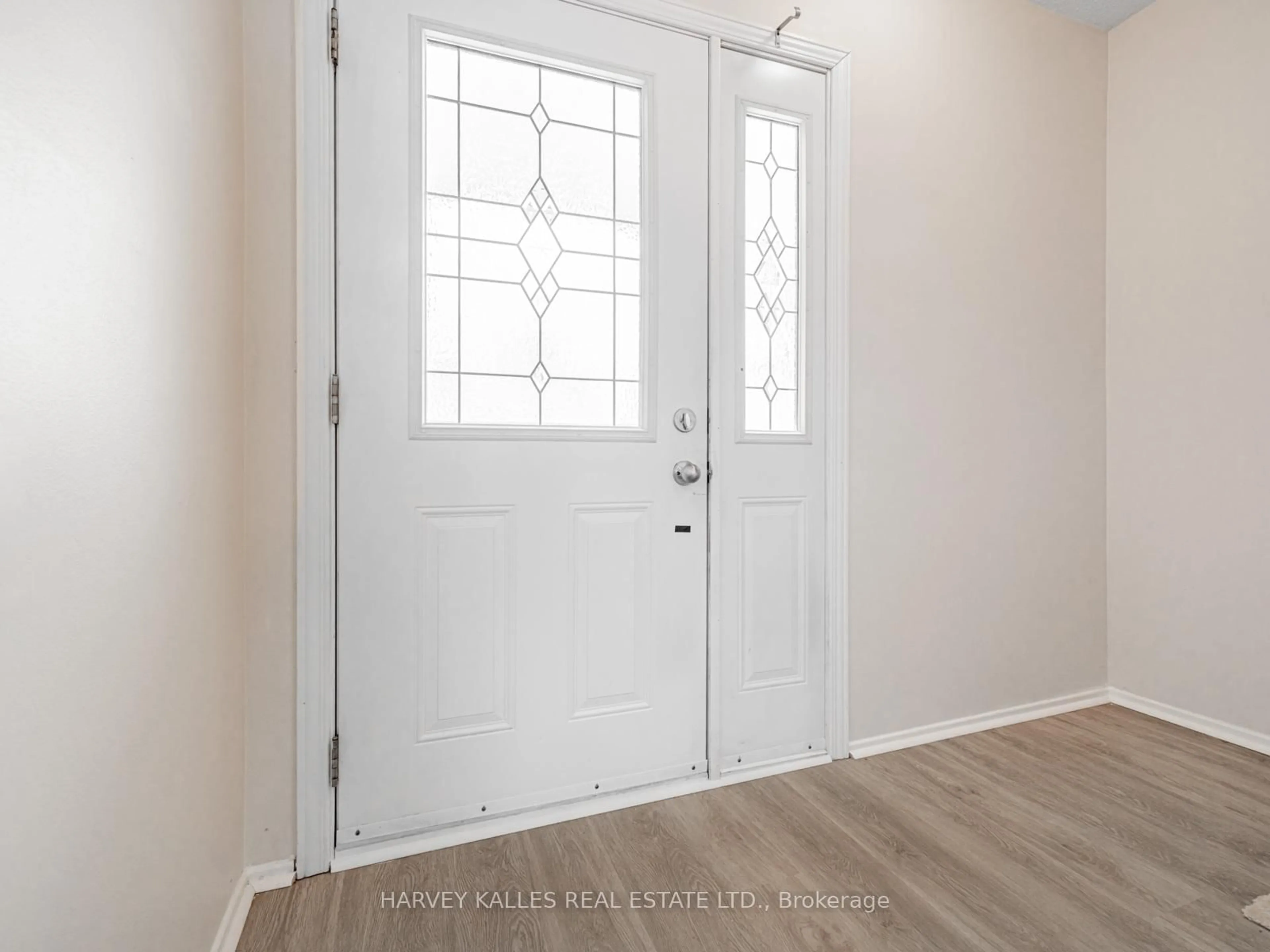 Indoor entryway for 263 Browning Tr, Barrie Ontario L4N 5C9