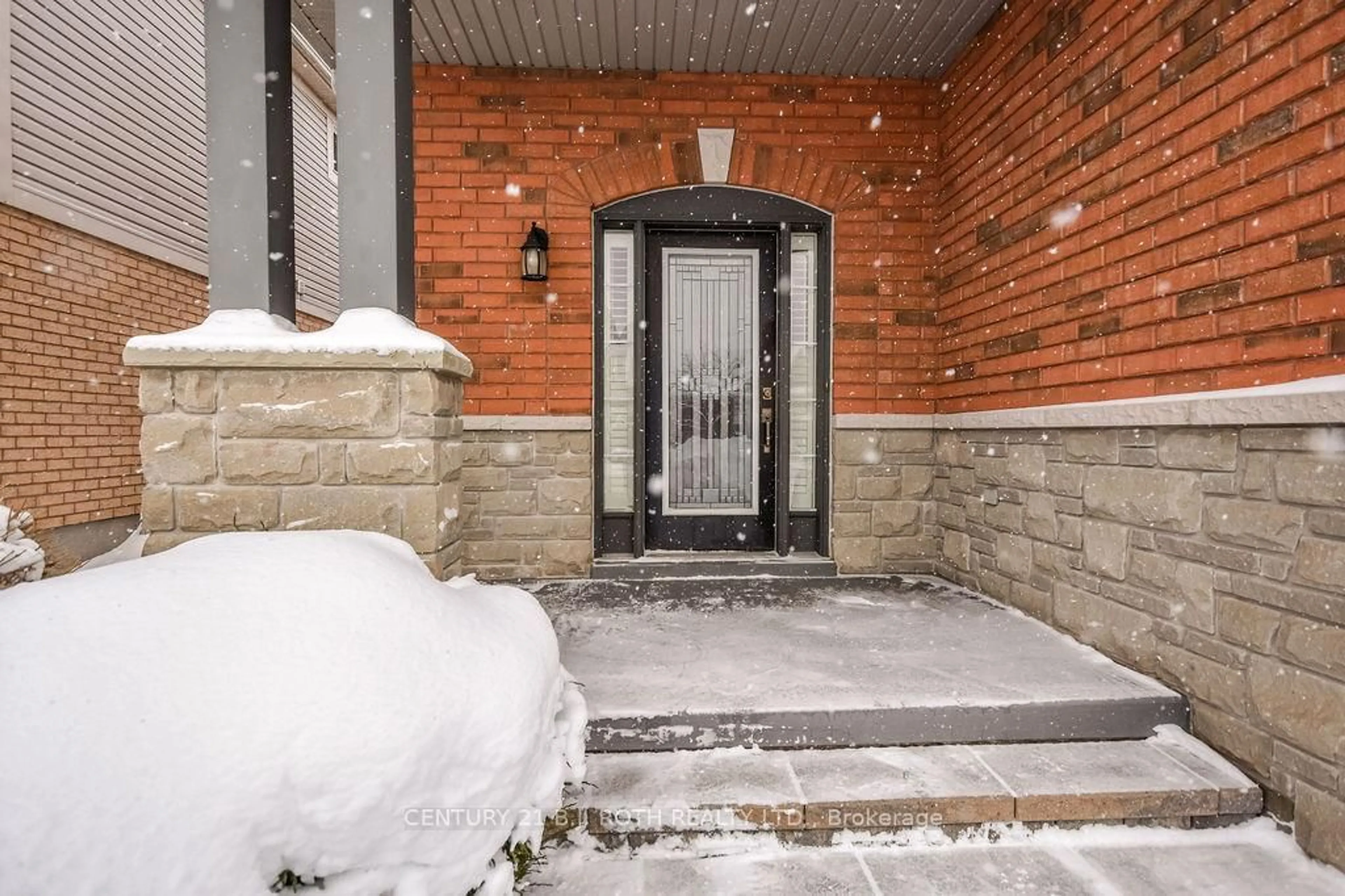 Indoor entryway for 24 Connaught Lane, Barrie Ontario L4M 0A6