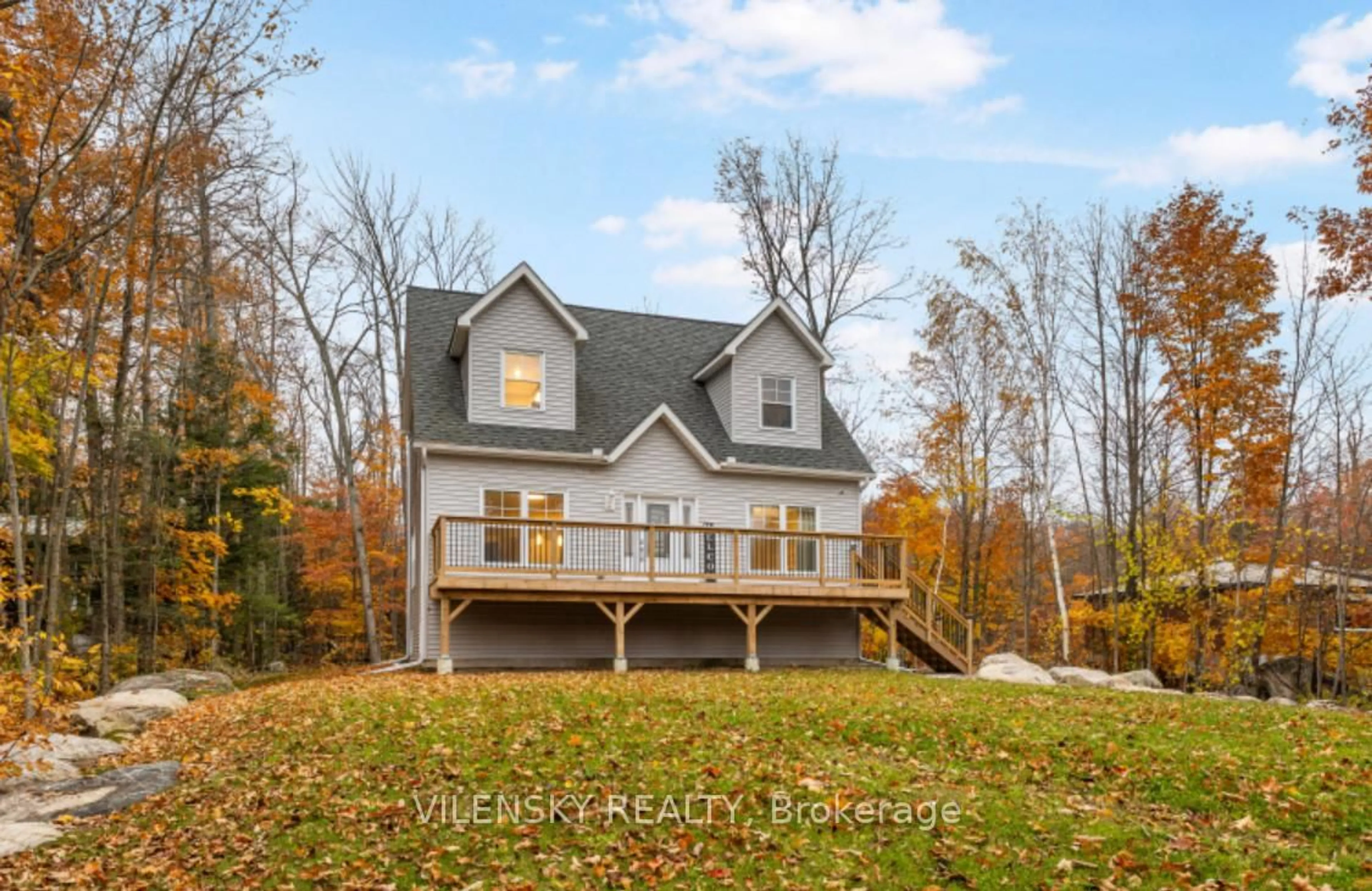 Home with vinyl exterior material, water/lake/river/ocean view for 1728 CHAMPLAIN Rd, Tiny Ontario L9M 0C1