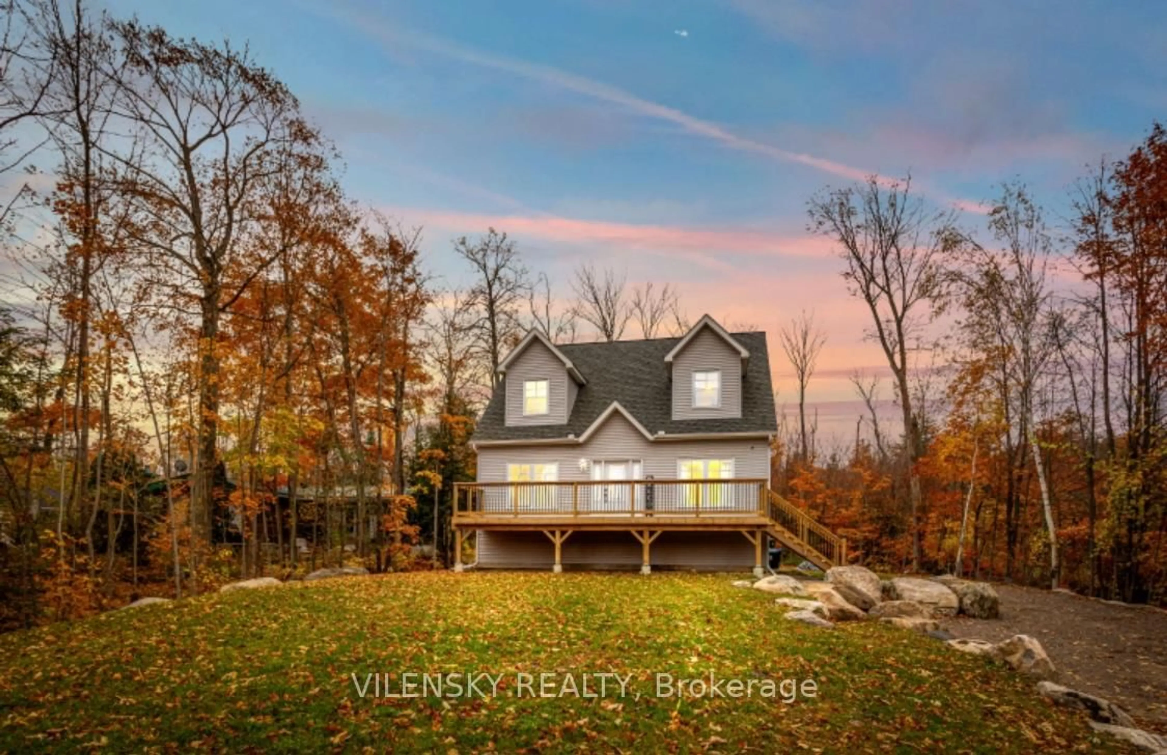 Home with vinyl exterior material, water/lake/river/ocean view for 1728 CHAMPLAIN Rd, Tiny Ontario L9M 0C1