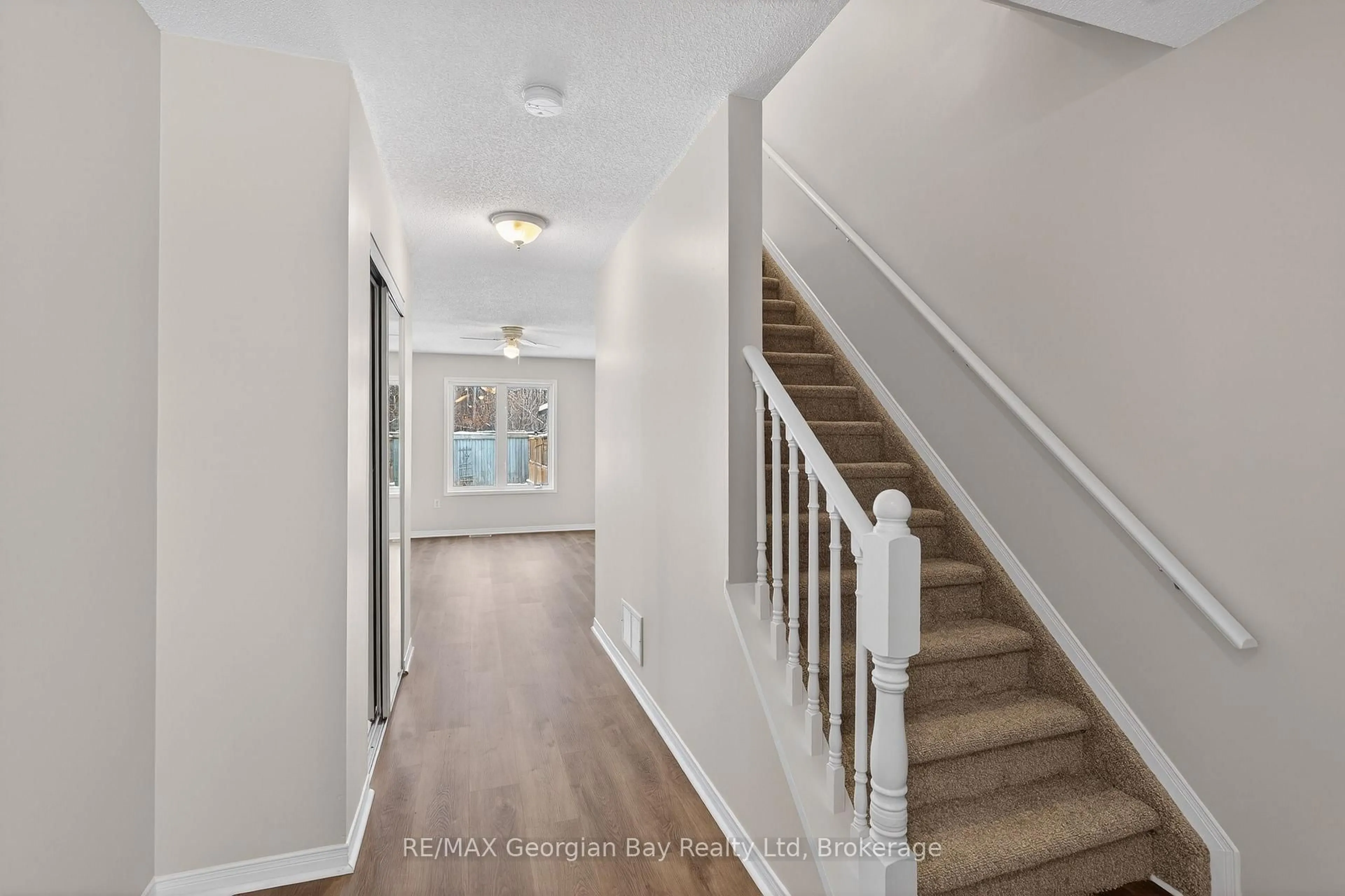 Indoor entryway for 836 Coral Springs Lane, Midland Ontario L4R 0A1