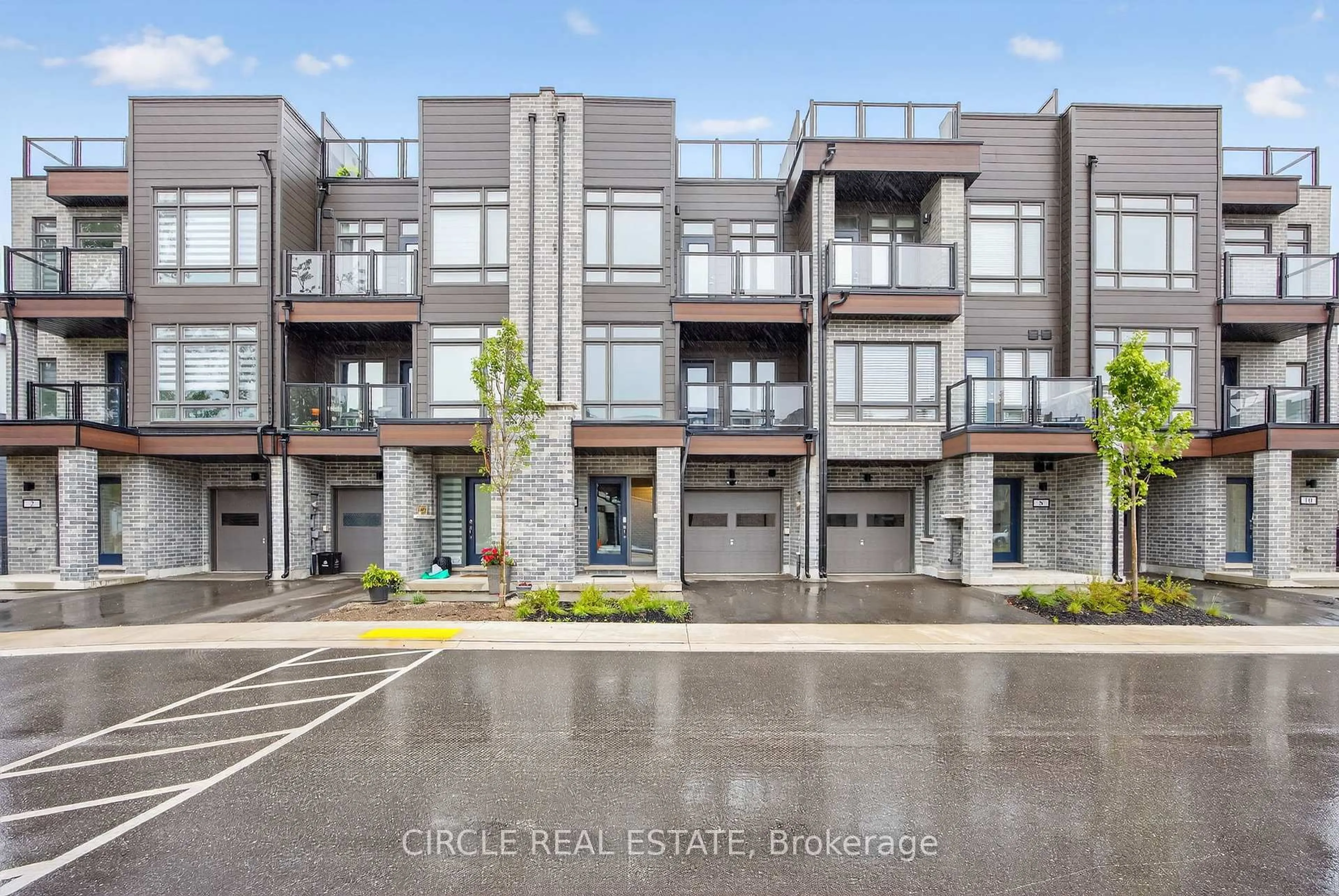 A pic from outside/outdoor area/front of a property/back of a property/a pic from drone, unknown for 6 Wyn Wood Lane, Orillia Ontario L3V 8P6