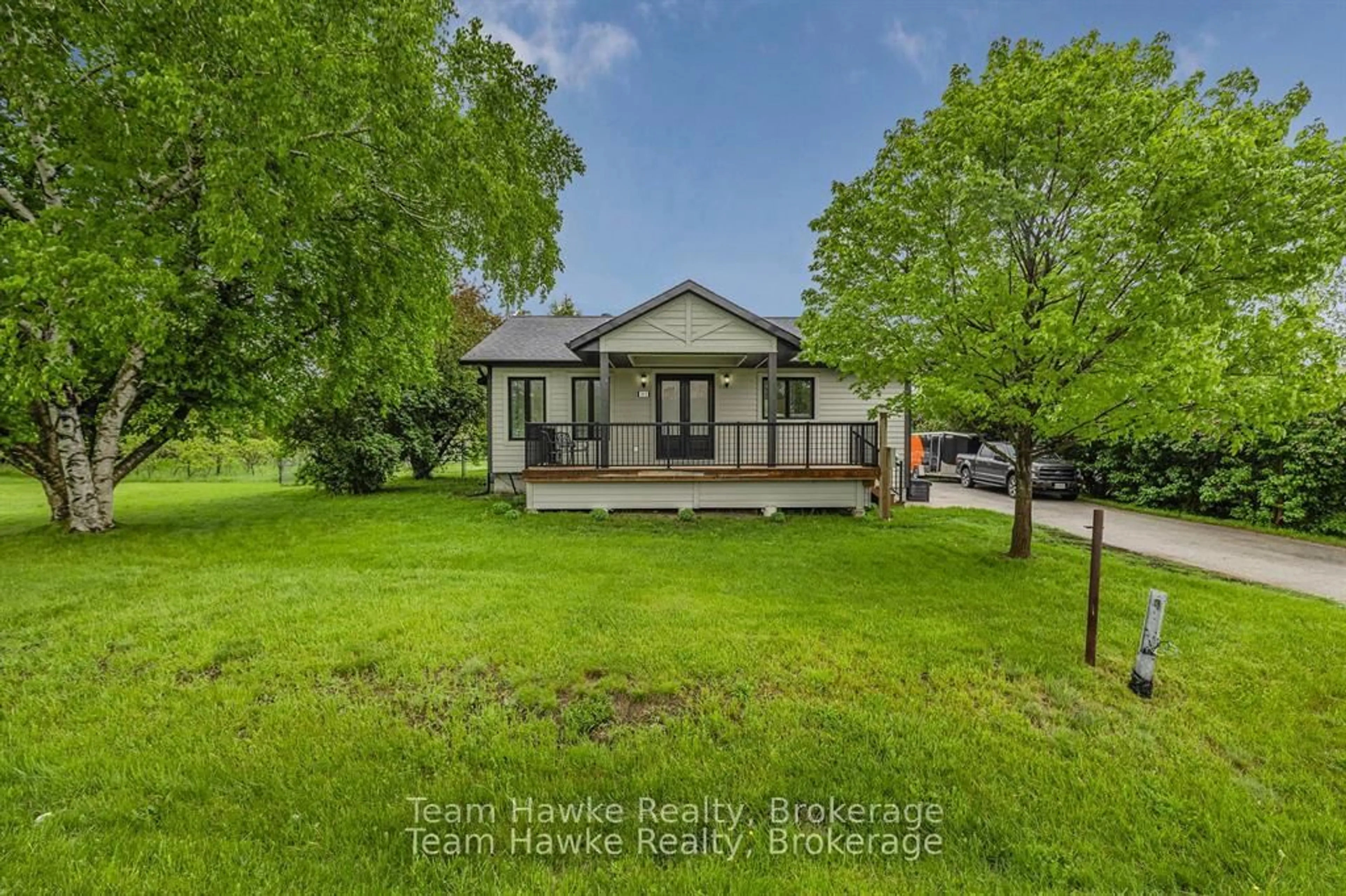 A pic from outside/outdoor area/front of a property/back of a property/a pic from drone, unknown for 969 WILLIAM St, Midland Ontario L4R 5E3