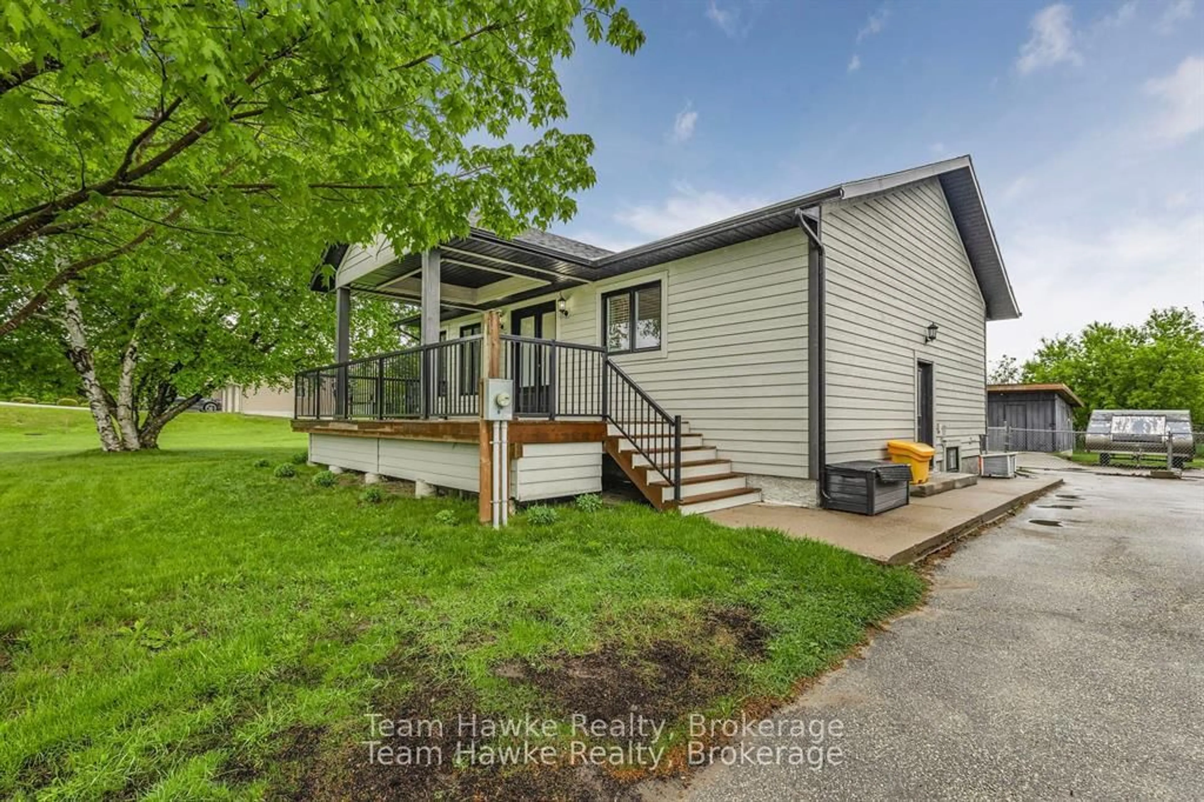 Home with vinyl exterior material, street for 969 WILLIAM St, Midland Ontario L4R 5E3