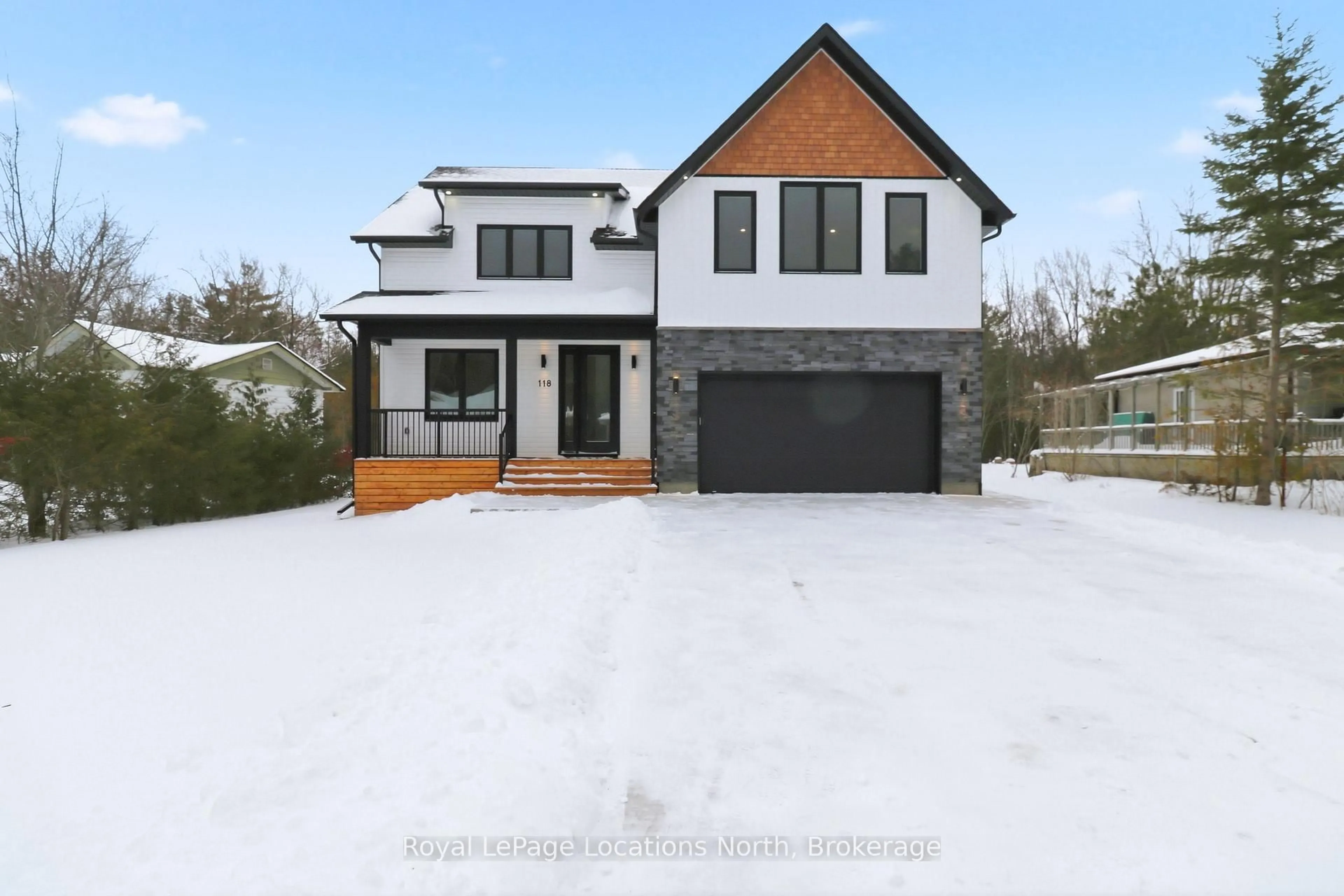 Home with brick exterior material, street for 118 Valerie Cres, Wasaga Beach Ontario L9Z 2P8