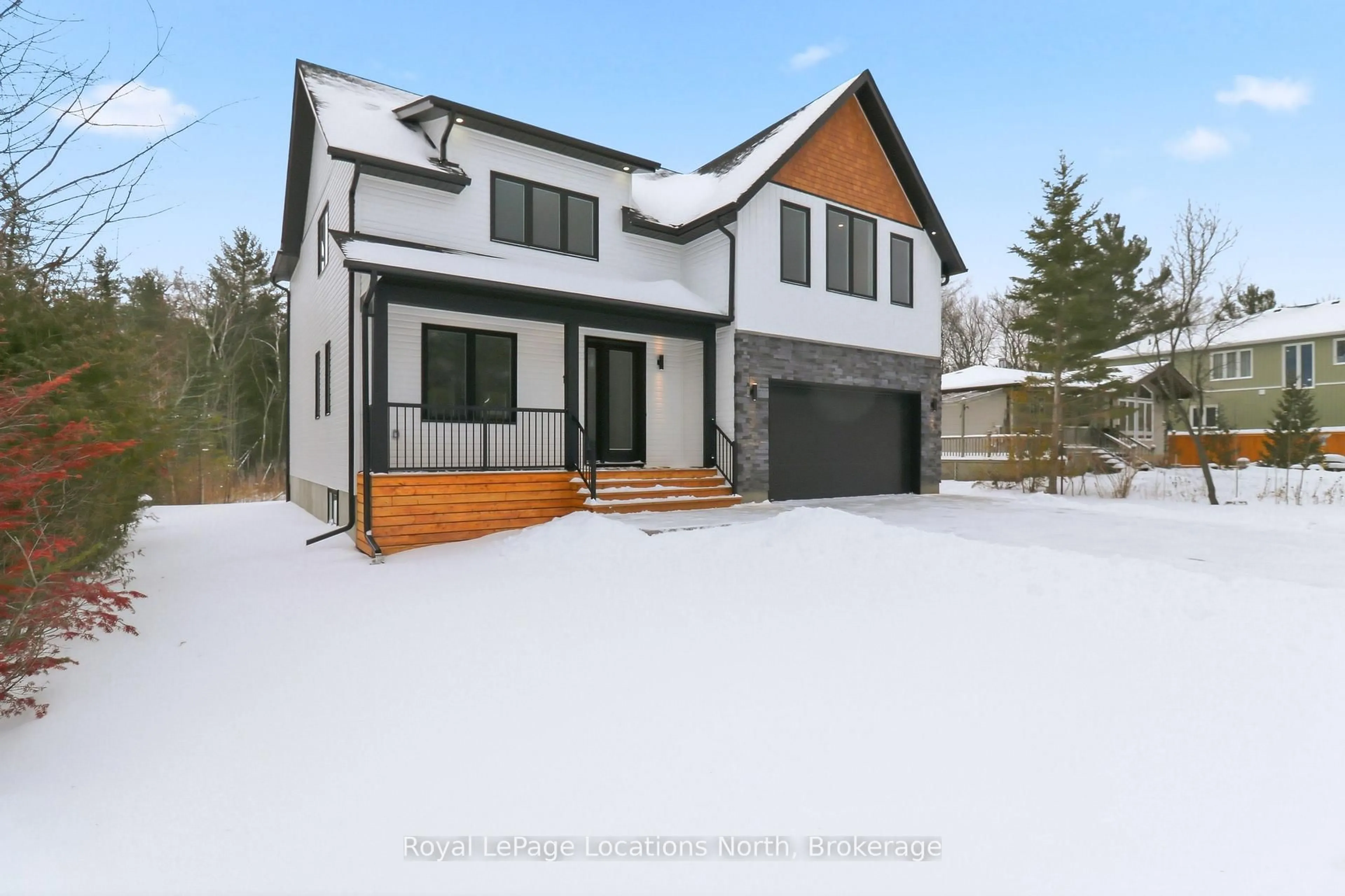 Home with vinyl exterior material, street for 118 Valerie Cres, Wasaga Beach Ontario L9Z 2P8