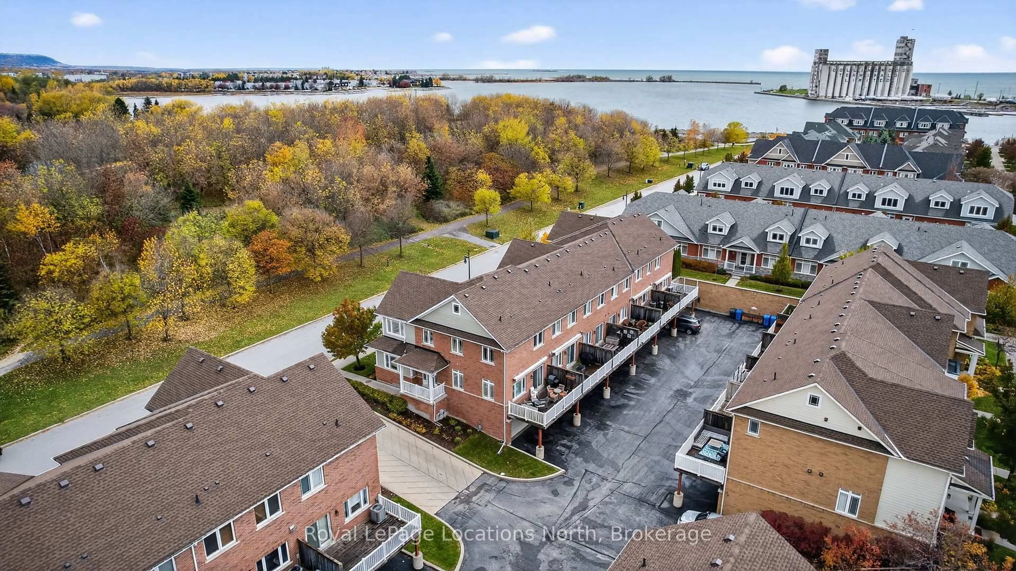 A pic from outside/outdoor area/front of a property/back of a property/a pic from drone, water/lake/river/ocean view for 31 North Maple St, Collingwood Ontario L9Y 0J8