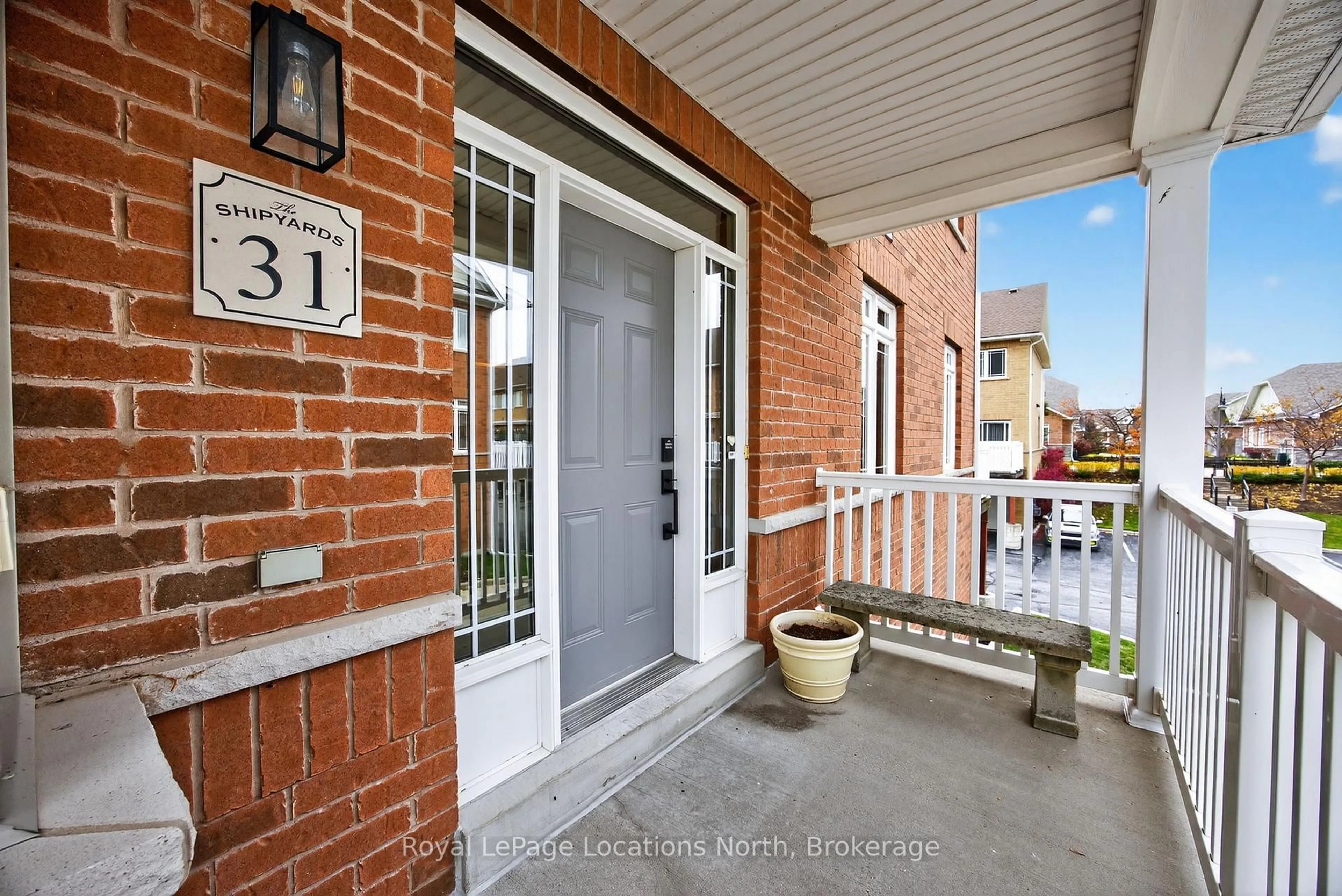 Indoor entryway for 31 North Maple St, Collingwood Ontario L9Y 0J8