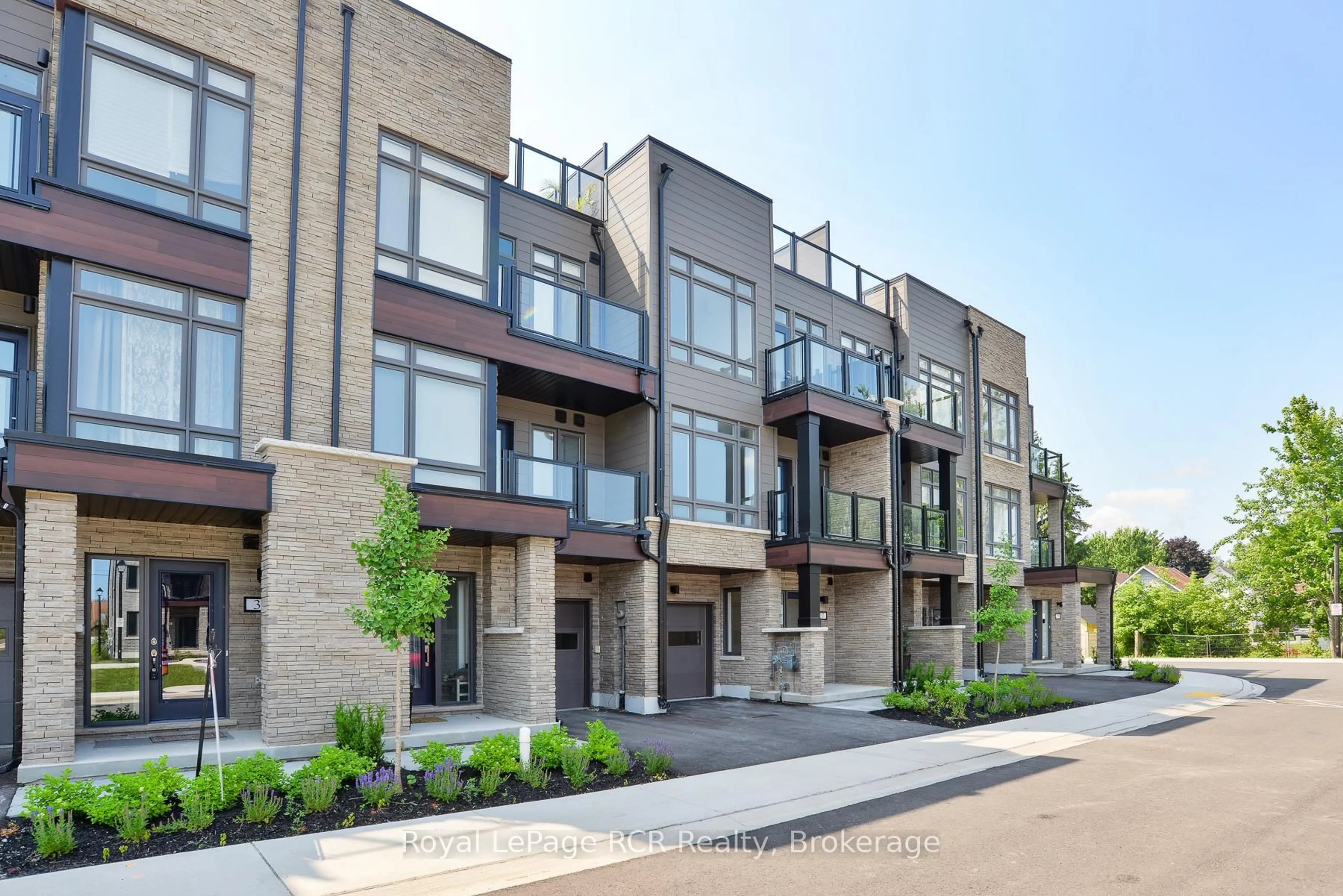 Home with brick exterior material, street for 27 Wyn Wood Lane, Orillia Ontario L3V 8P7